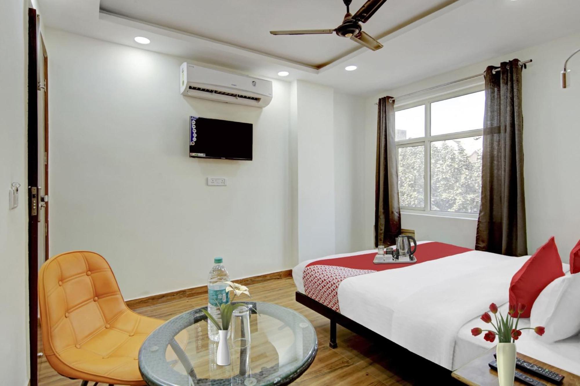 Hotel O Santosh Residency 3*