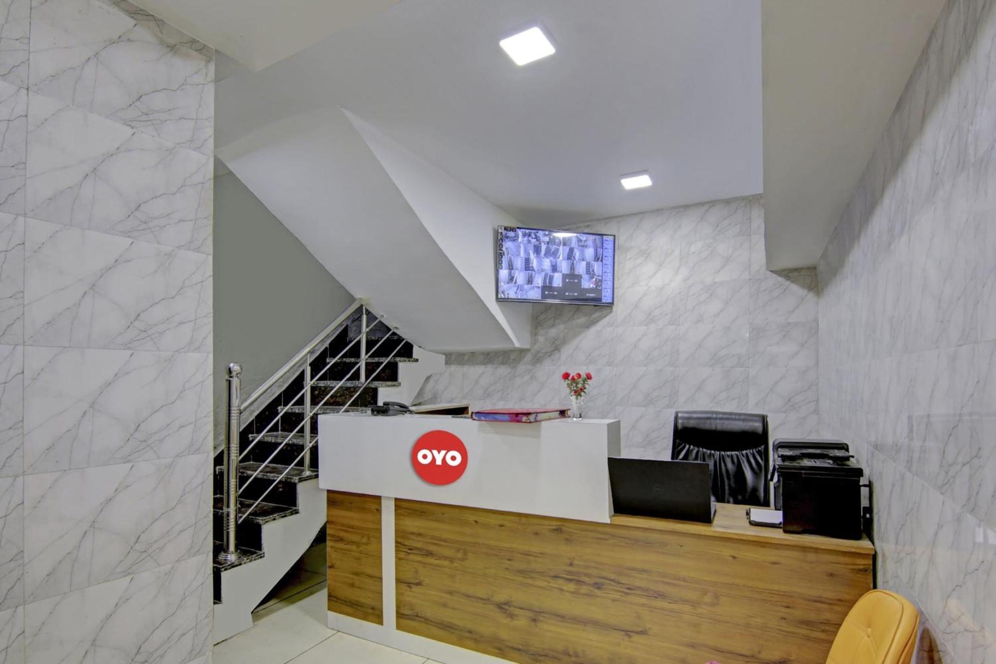 Hotel Hotel O Santosh Residency