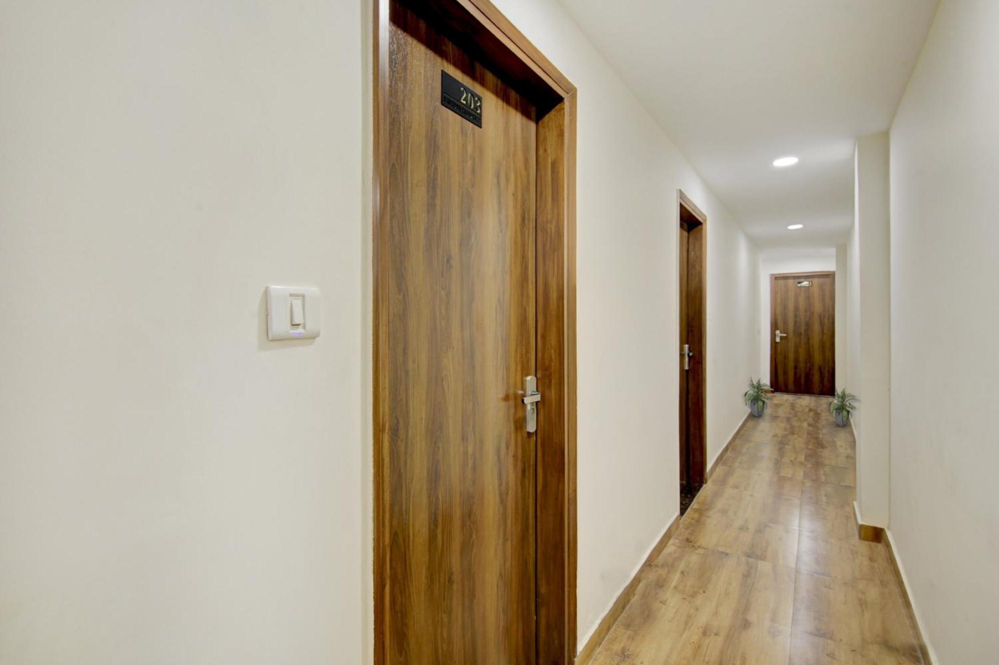Hotel O Santosh Residency Hotel New Delhi