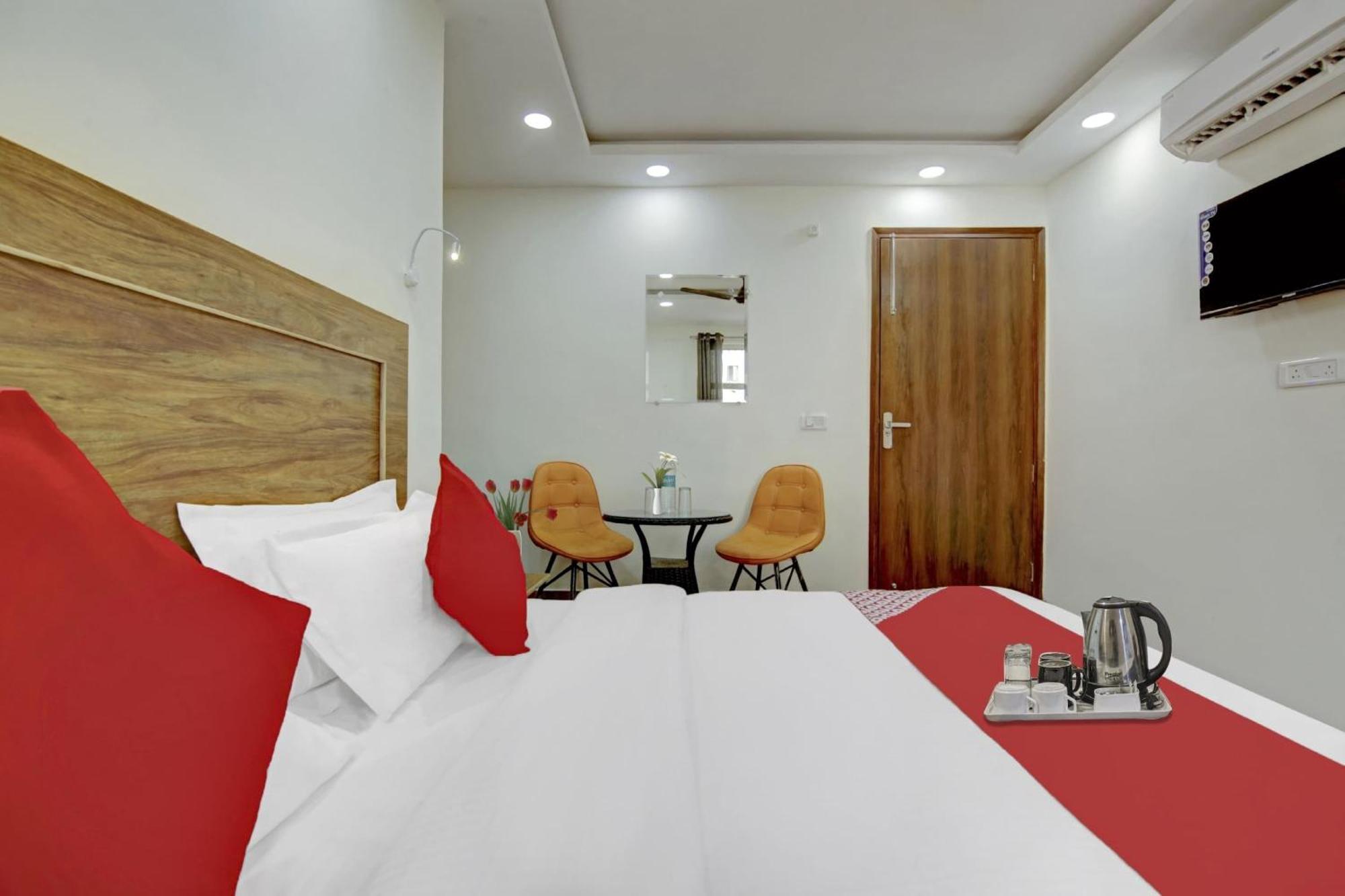 Hotel O Santosh Residency New Delhi