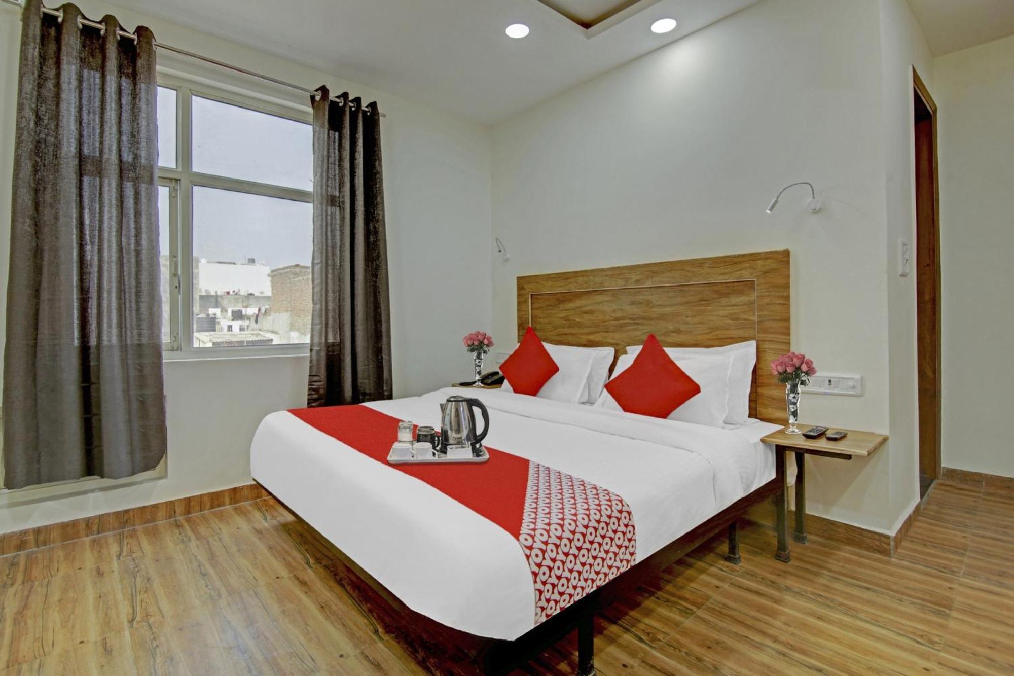 Hotel Hotel O Santosh Residency New Delhi