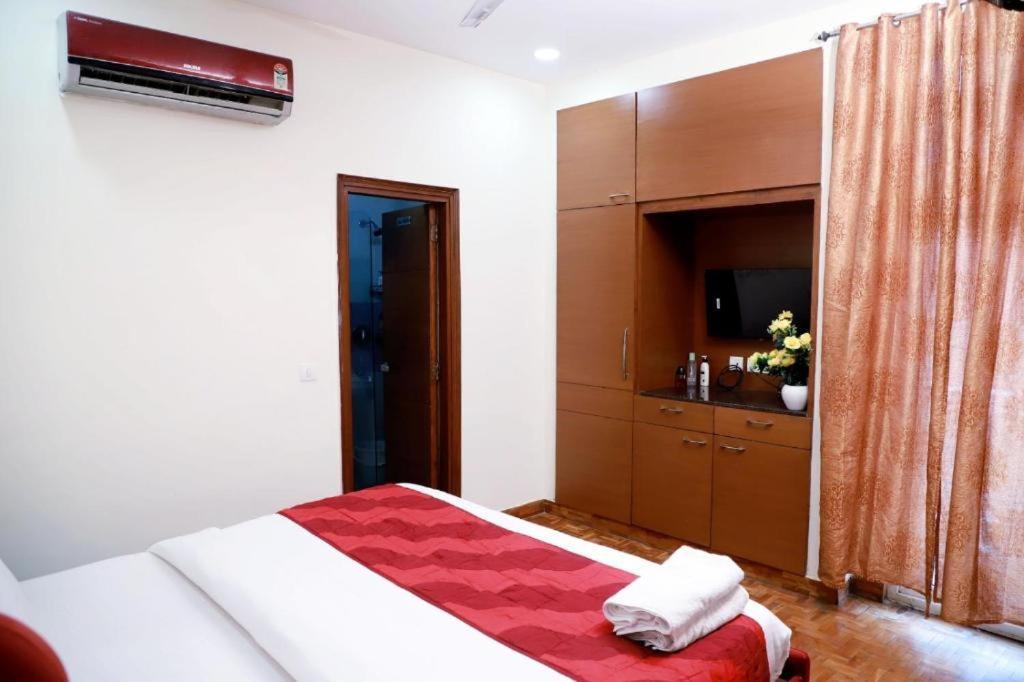 Divine India Service 2bhk 1a Saket Apartment *