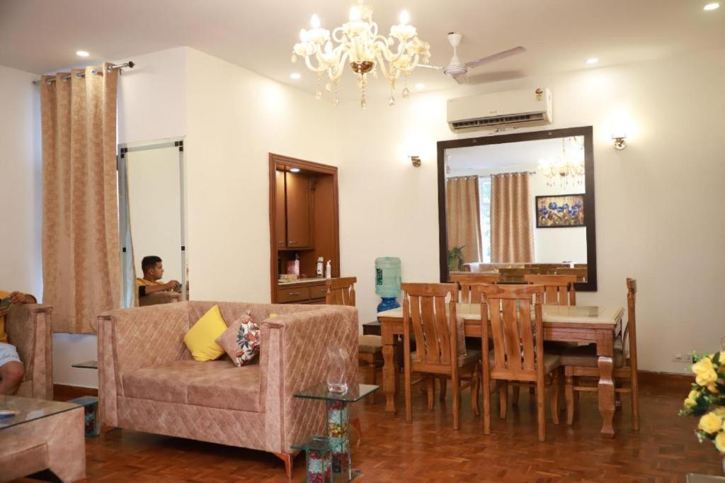 Apartment Divine India Service 2bhk 1a Saket