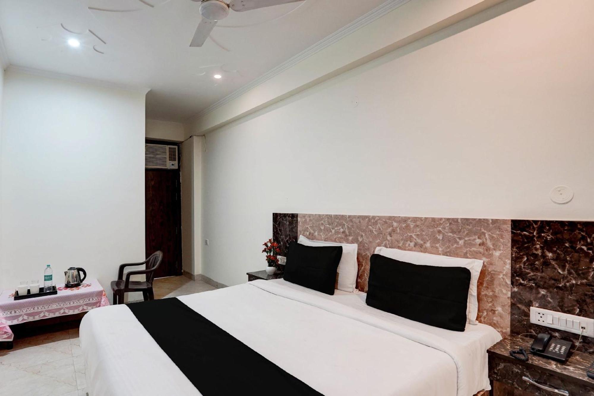 Gold Near Delhi Airport For Family And International Guests 3*