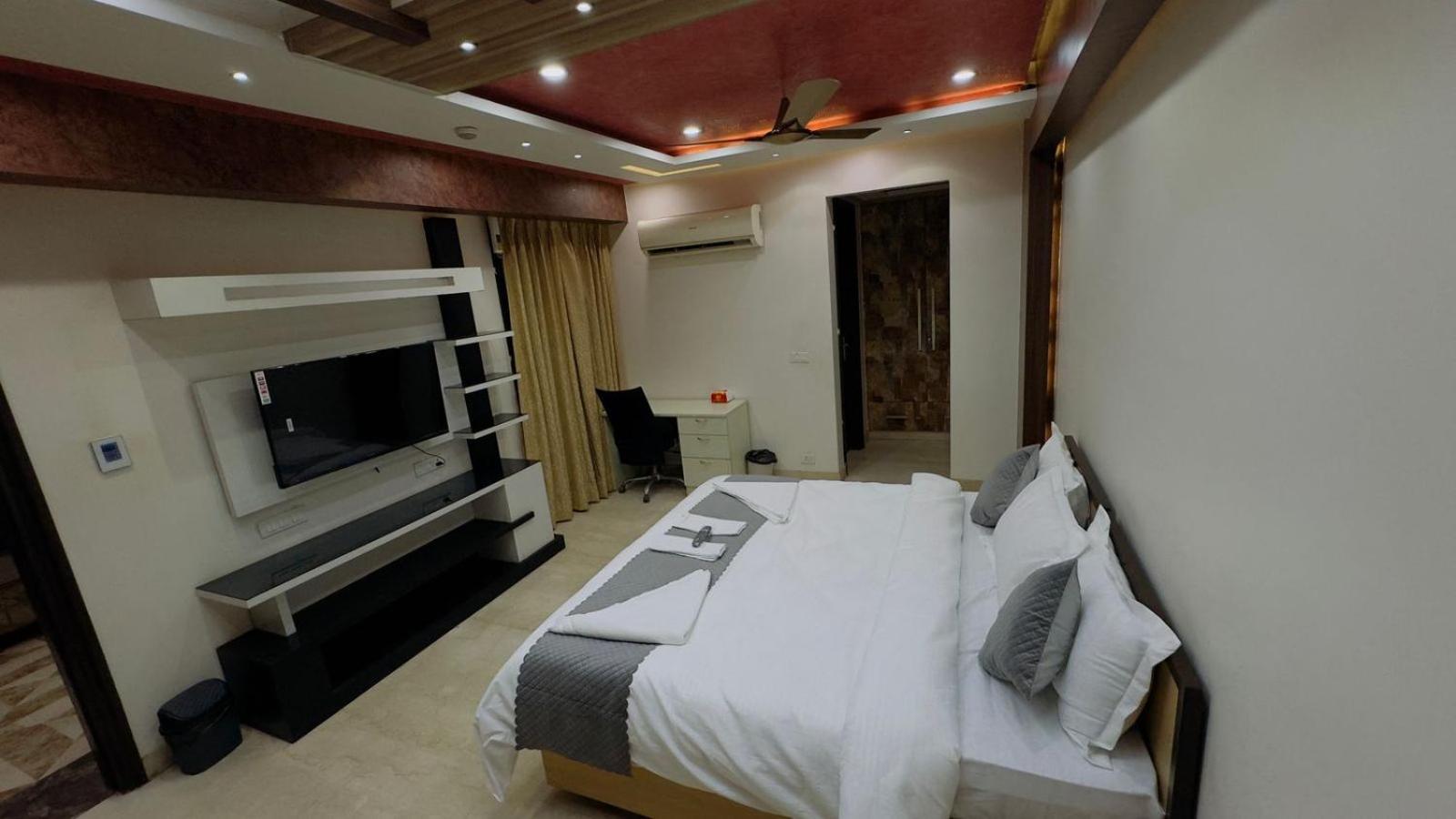 Royal Palace Apartment