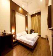Oyo 18753 Glance Hotel New Delhi