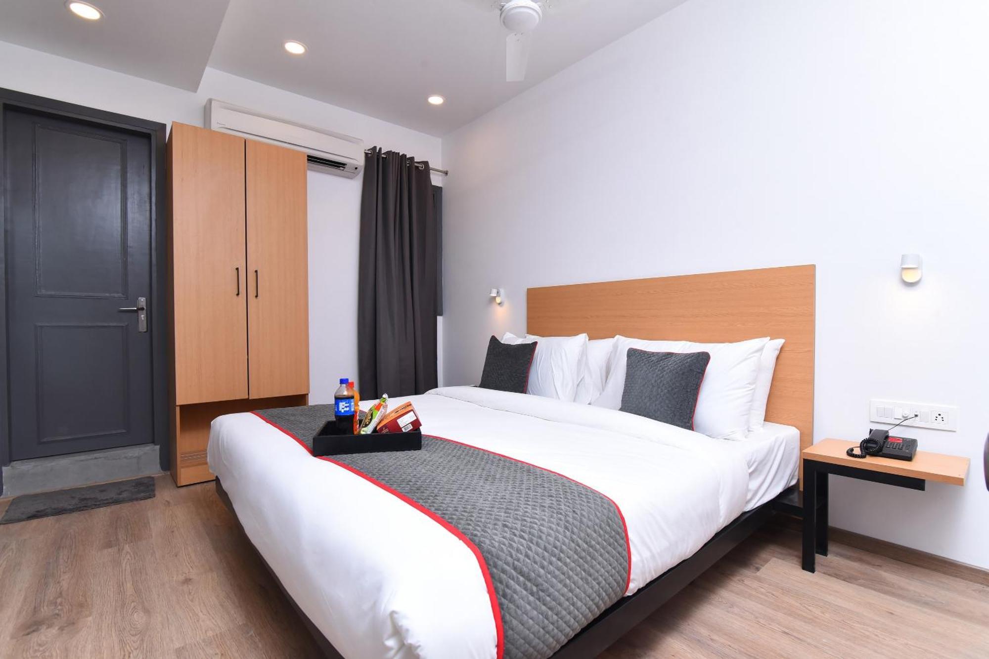 Townhouse Rudra Near Chhatarpur Metro Station Hotel New Delhi
