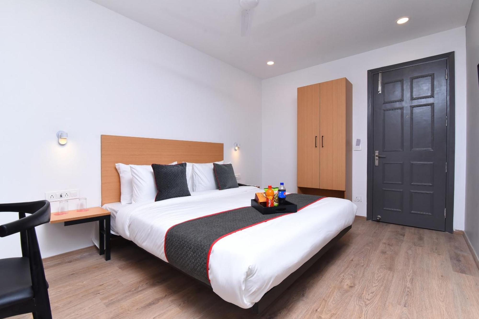 Townhouse Rudra Near Chhatarpur Metro Station Hotel 4*