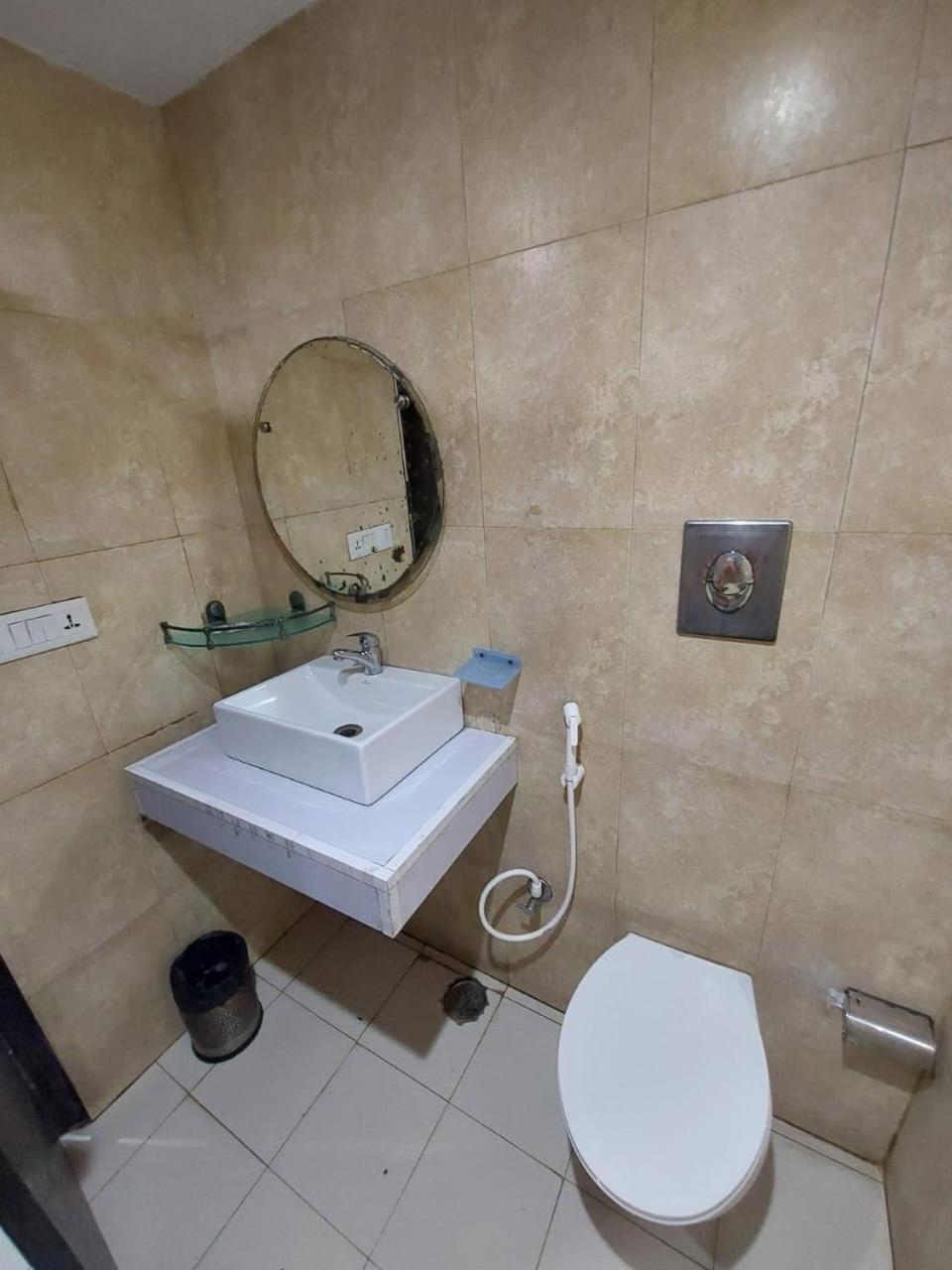 Hotel O Sk Tower Near Rithala Metro Station New Delhi