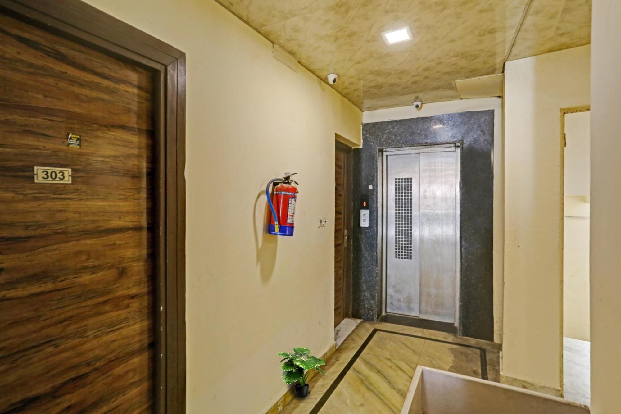 O Raas Near Near Laxmi Nagar Metro Station