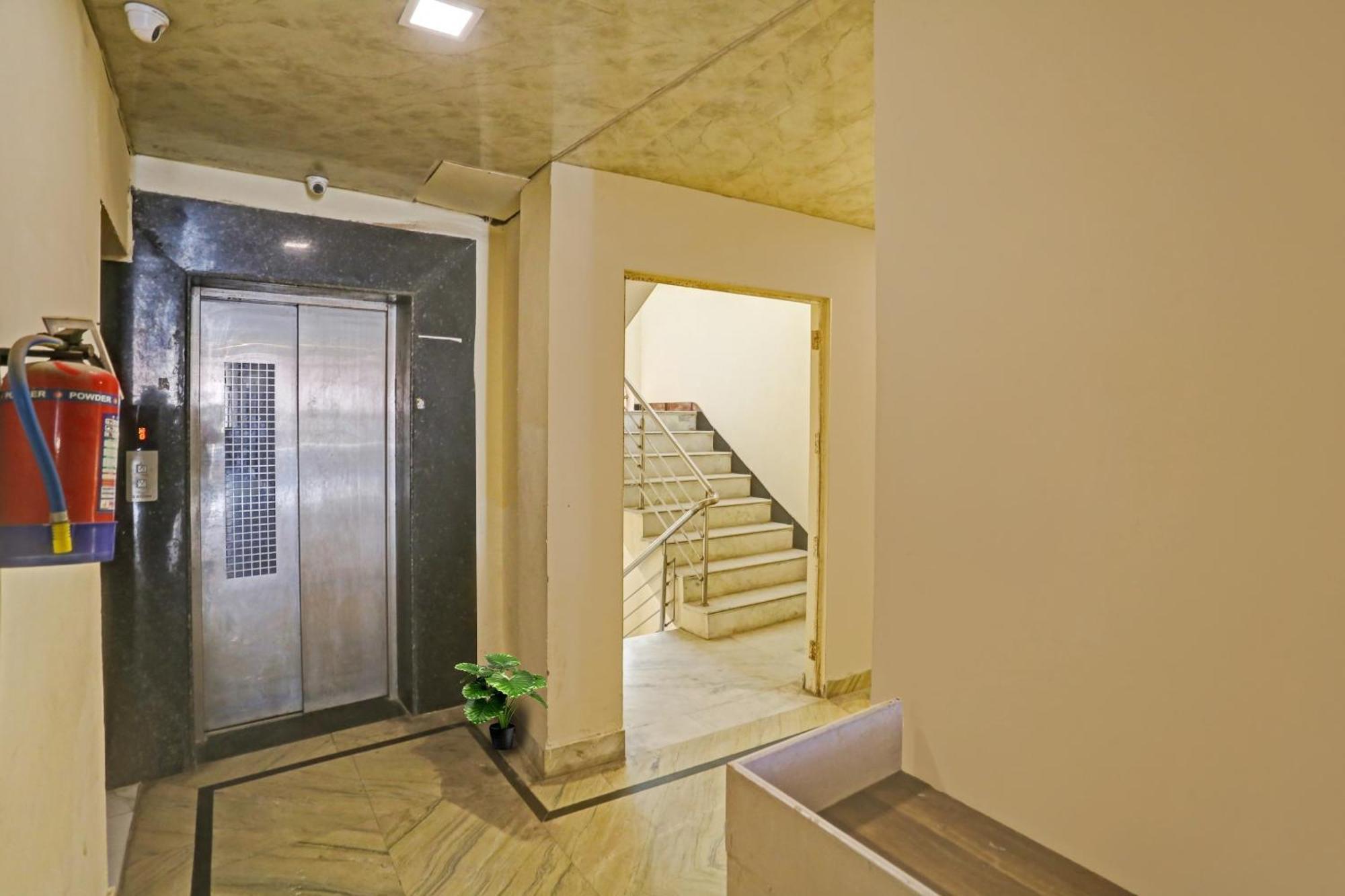 O Raas Near Near Laxmi Nagar Metro Station Hotel