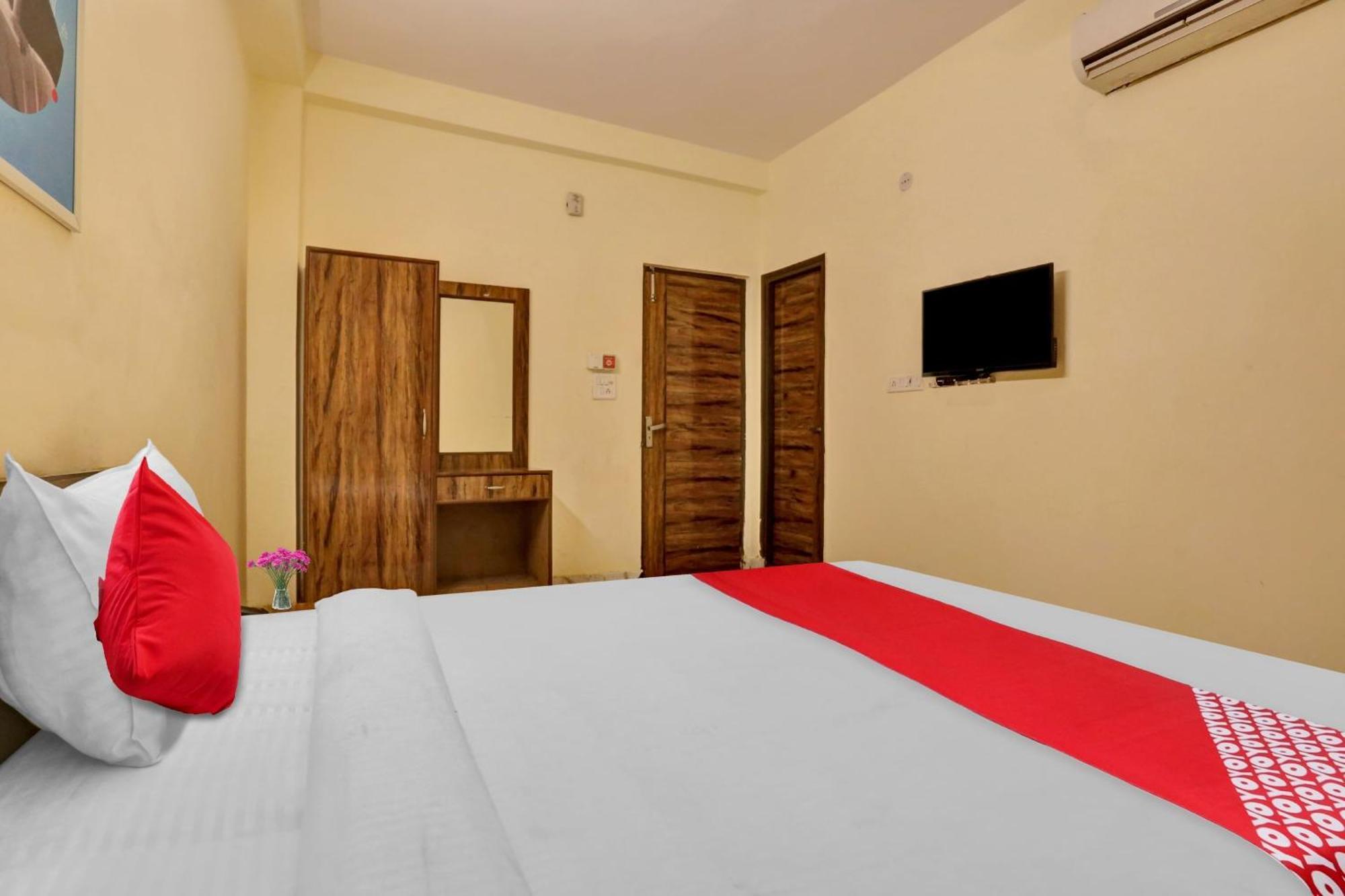 Hotel O Raas Near Near Laxmi Nagar Metro Station