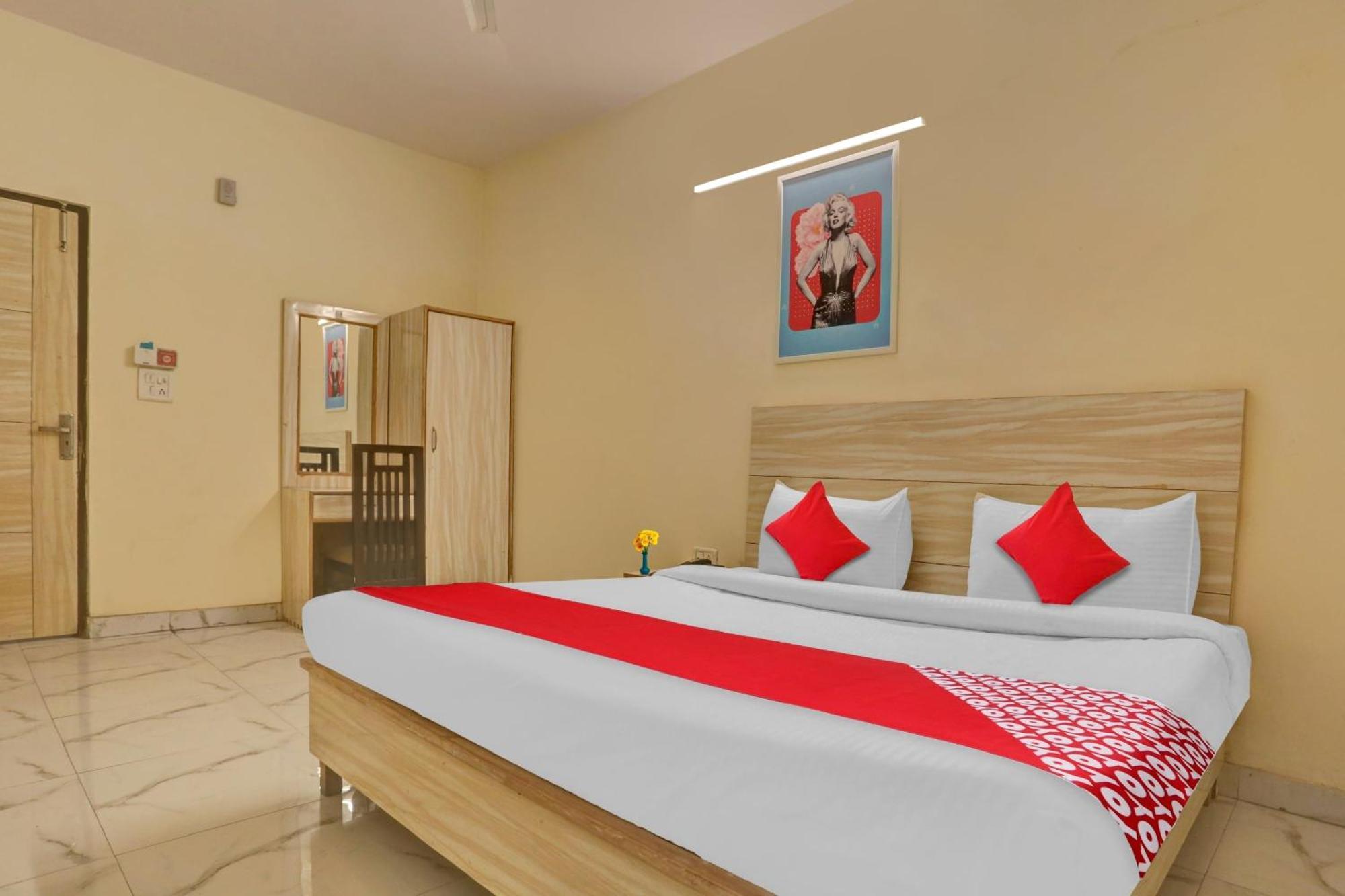 Hotel O Raas Near Near Laxmi Nagar Metro Station 4*