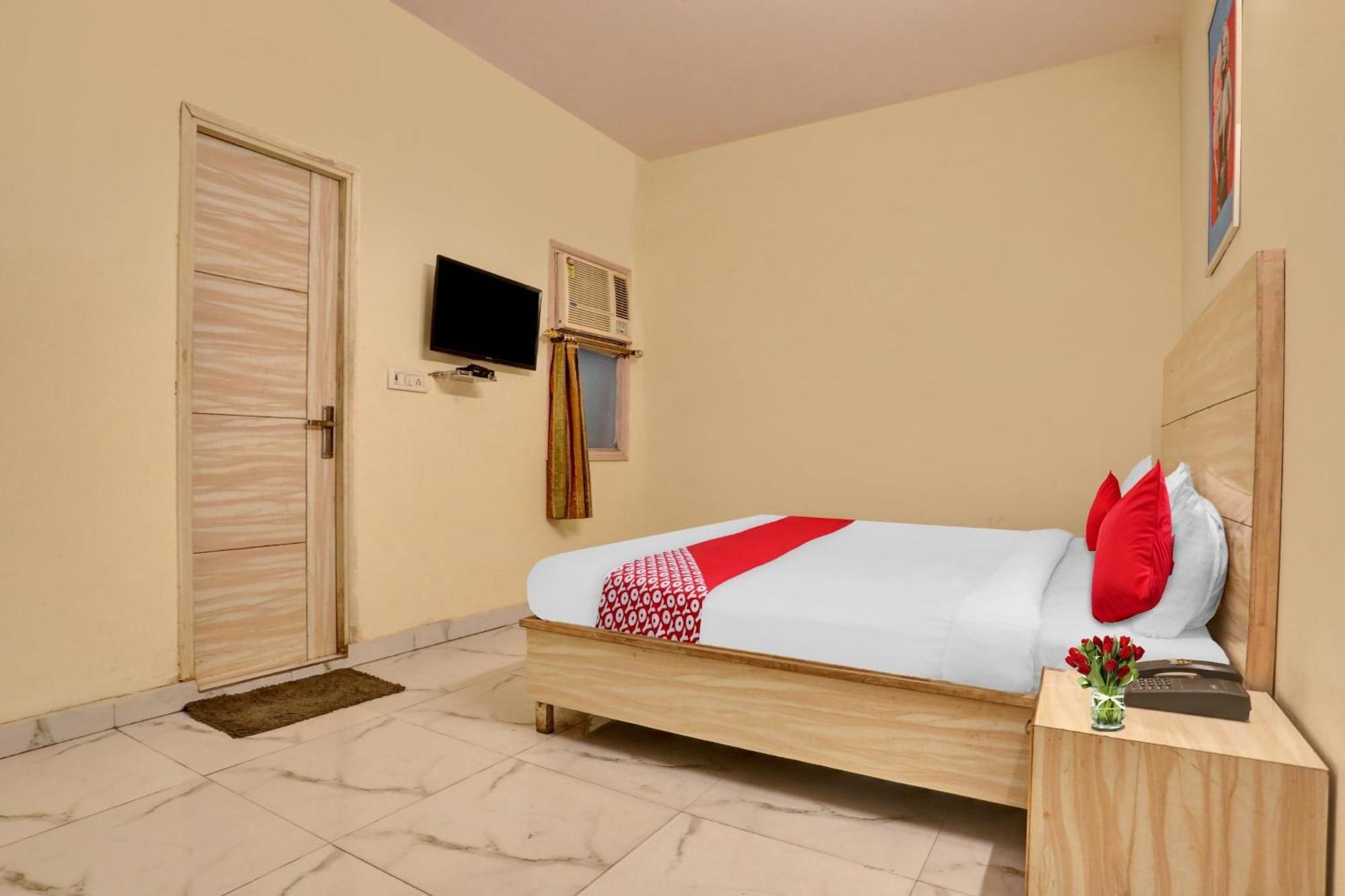 Hotel O Raas Near Near Laxmi Nagar Metro Station New Delhi