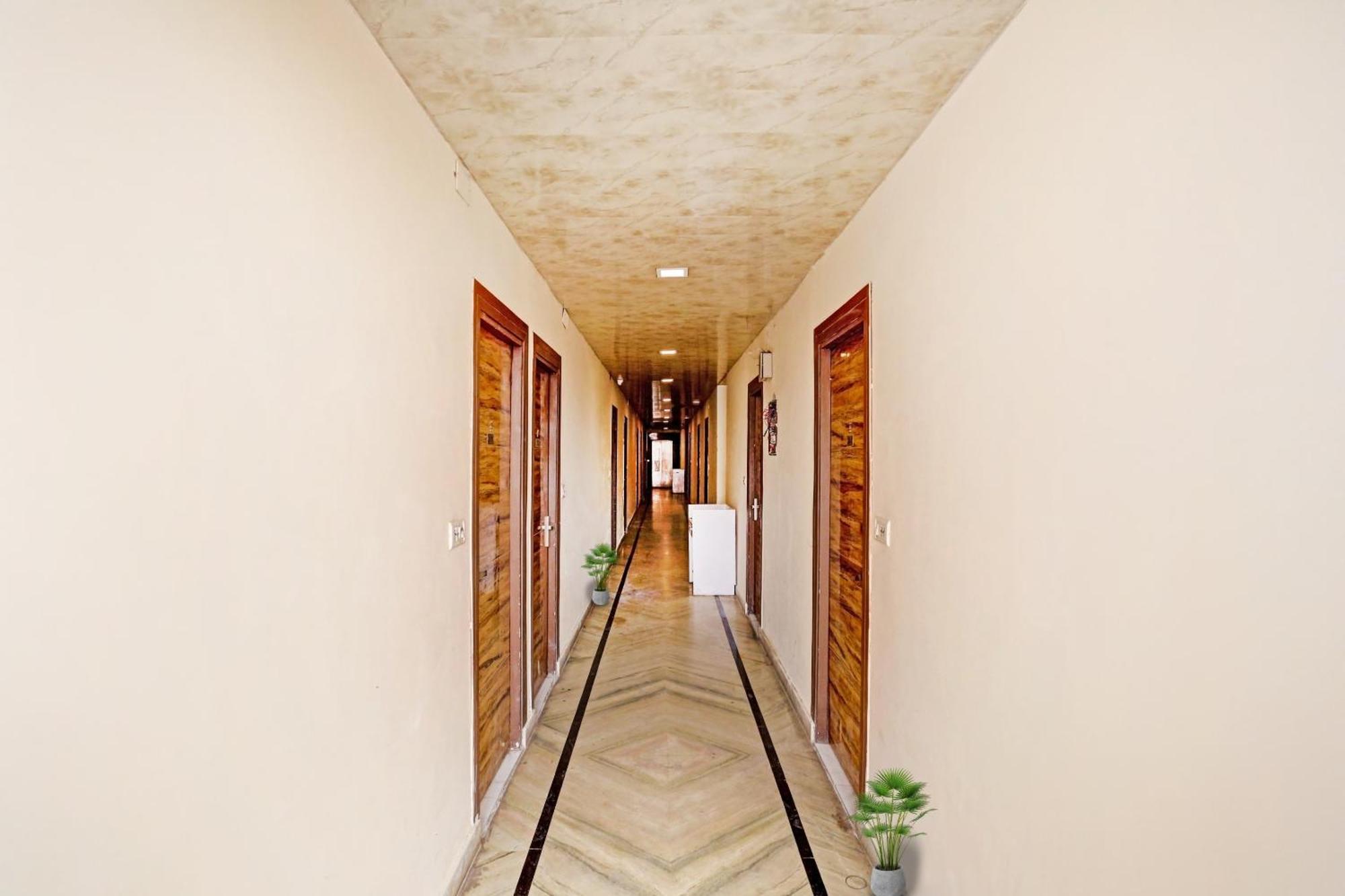 O Raas Near Near Laxmi Nagar Metro Station New Delhi