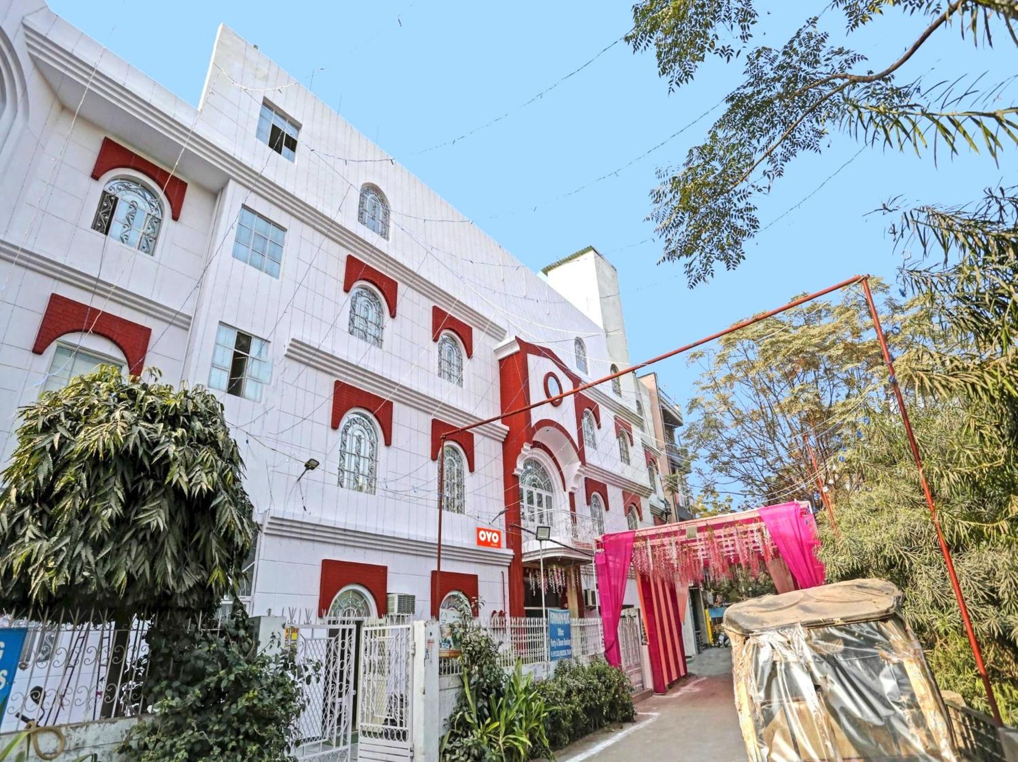 O Raas Near Near Laxmi Nagar Metro Station