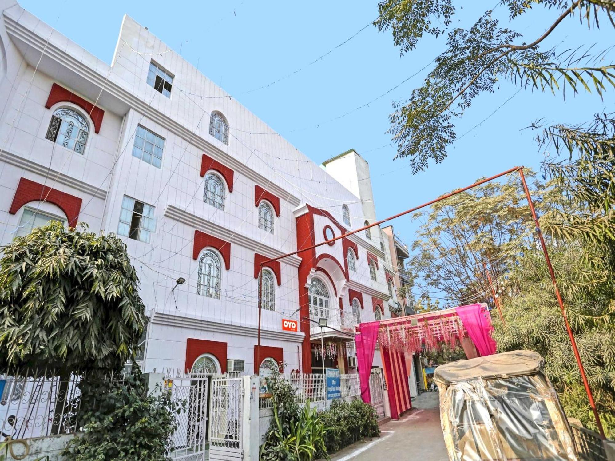 Hotel O Raas Near Near Laxmi Nagar Metro Station New Delhi