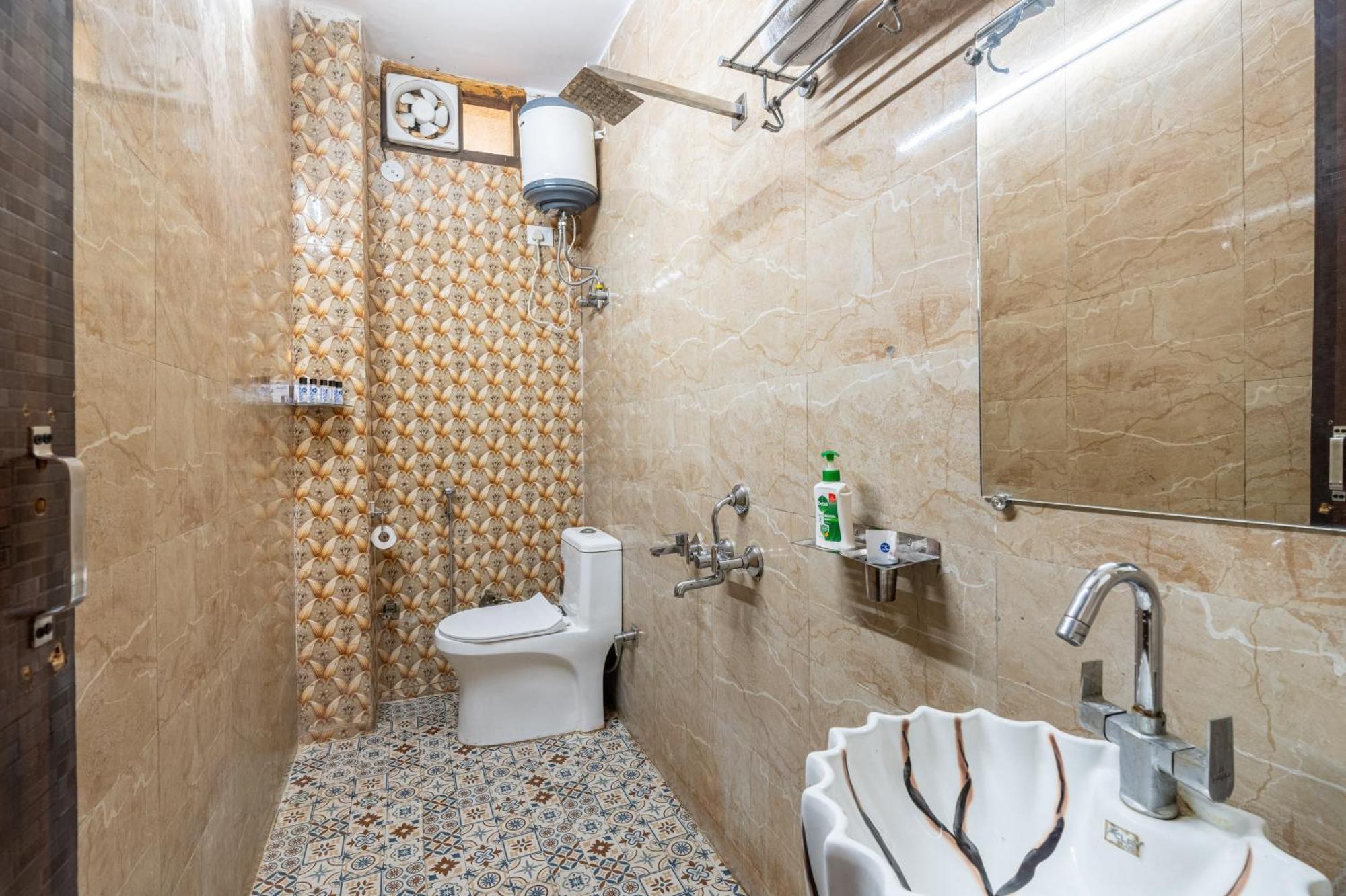 Homlee-vintage 2bhk With Fort/park View Apartment New Delhi