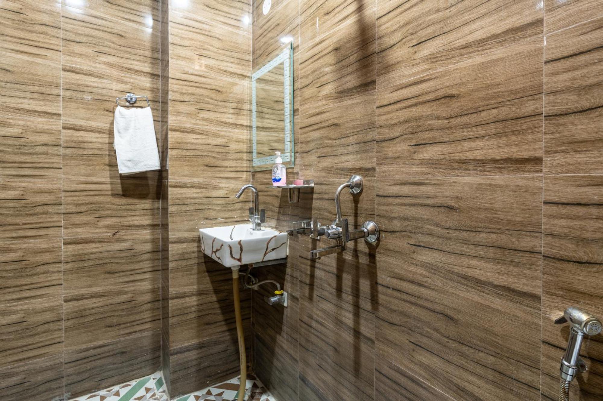 Homlee-vintage 2bhk With Fort/park View Apartment *