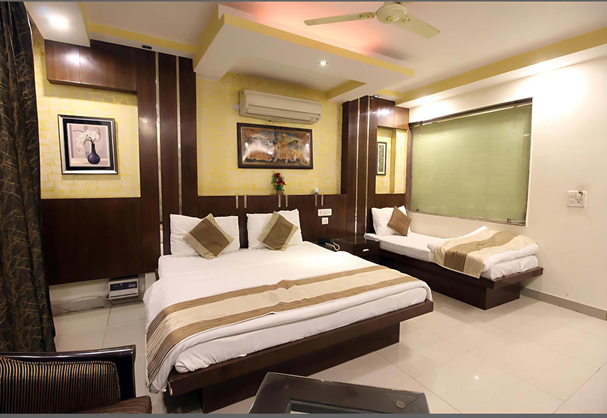 Star View '2mins From Metro Station Near 5mins Distance Railway Station 3*