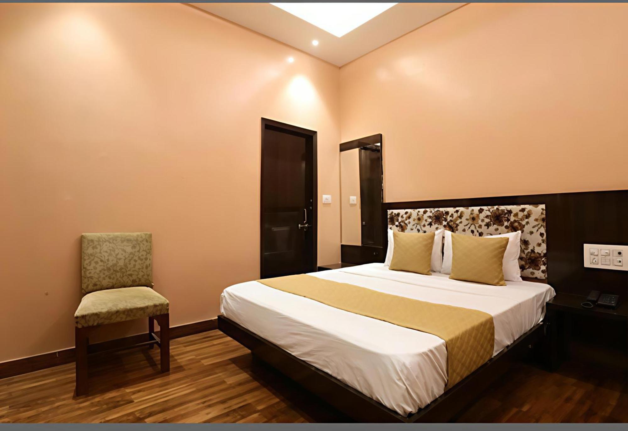 Hotel Star View '2mins From Metro Station Near 5mins Distance Railway Station