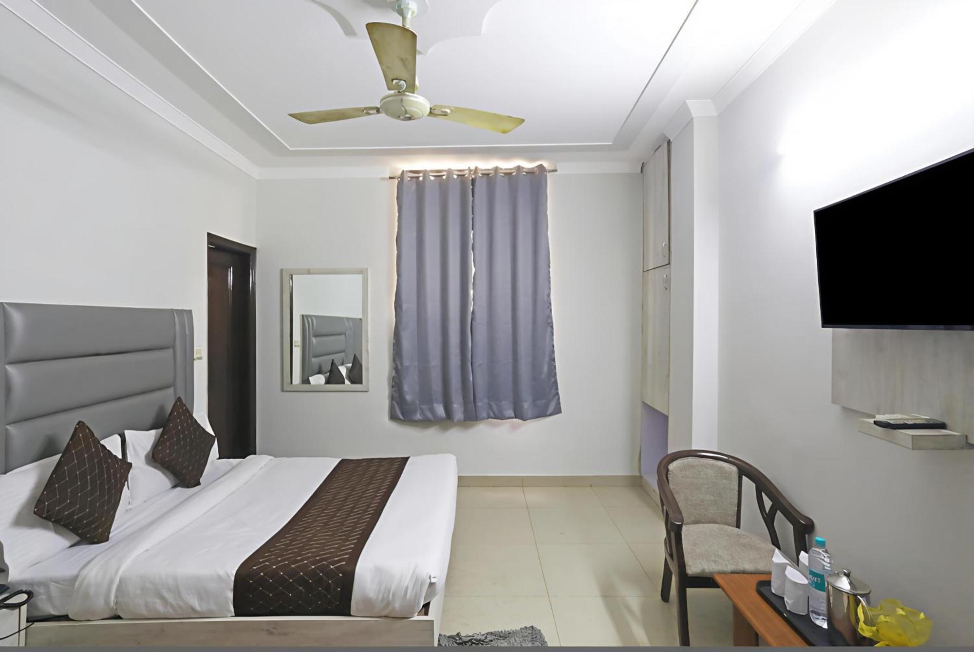 Star View '2mins From Metro Station Near 5mins Distance Railway Station New Delhi