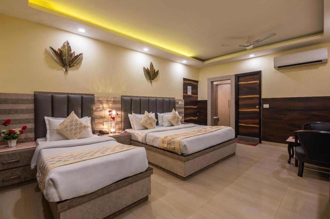 Mahajan International * New Delhi