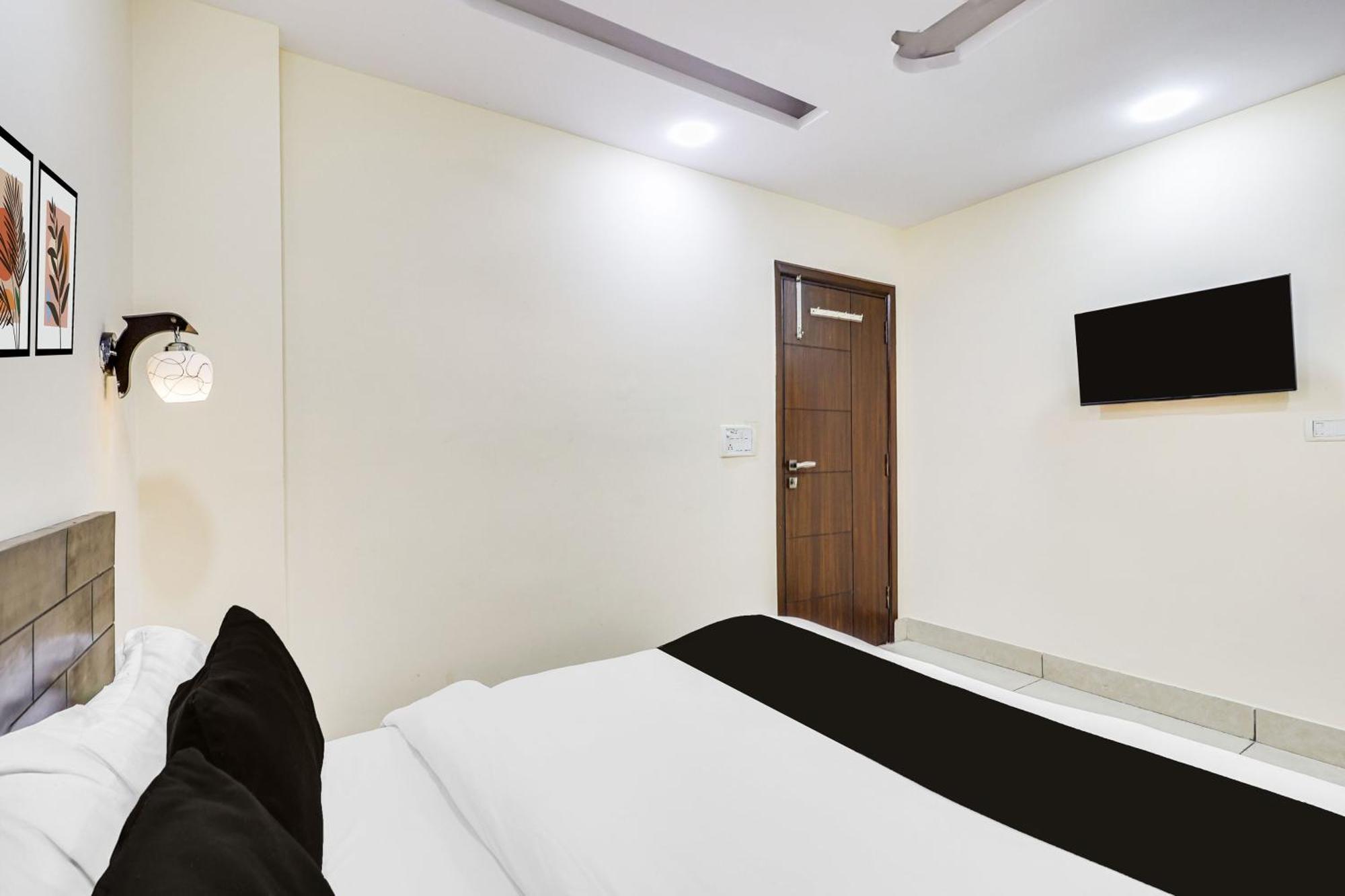 O The Luxe Hotel Delhi (National Capital Territory of India)