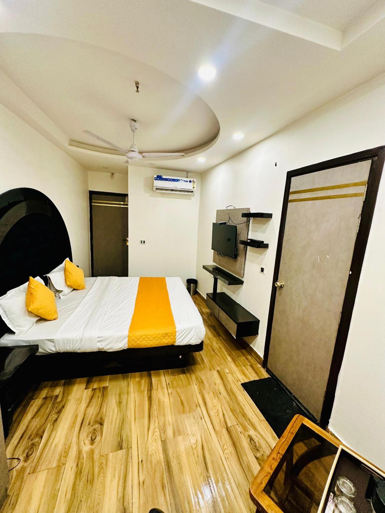 Red Stone Walkable From Railway Station Hotel New Delhi