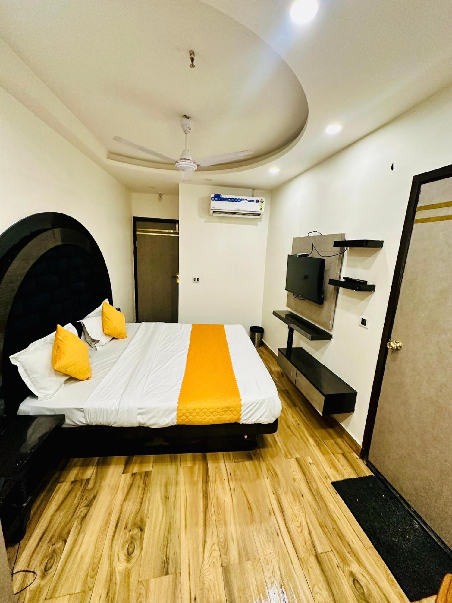 Red Stone Walkable From Railway Station 4*
