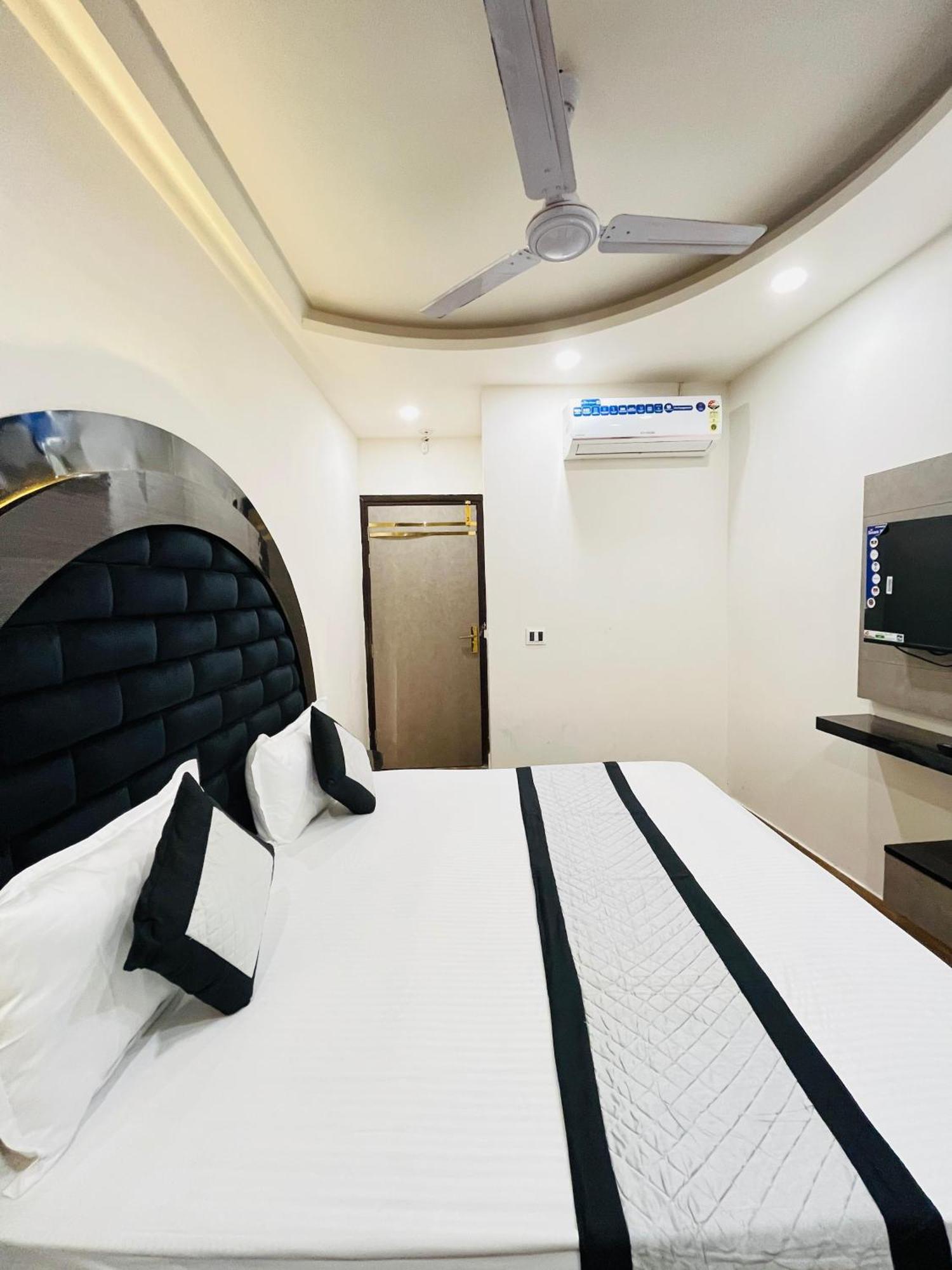 Red Stone Walkable From Railway Station 4* New Delhi