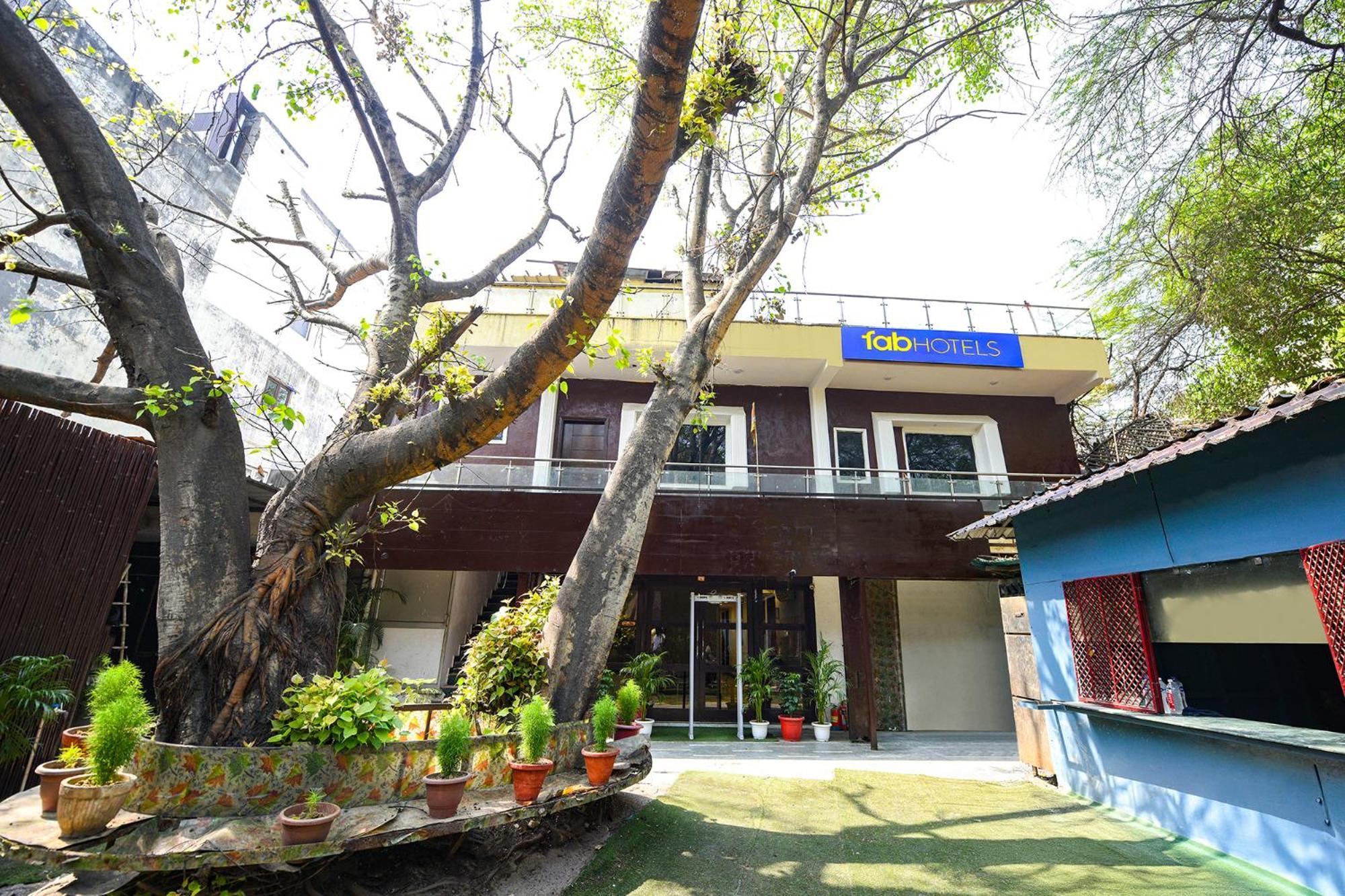 Fabhotel Under Bridge New Delhi