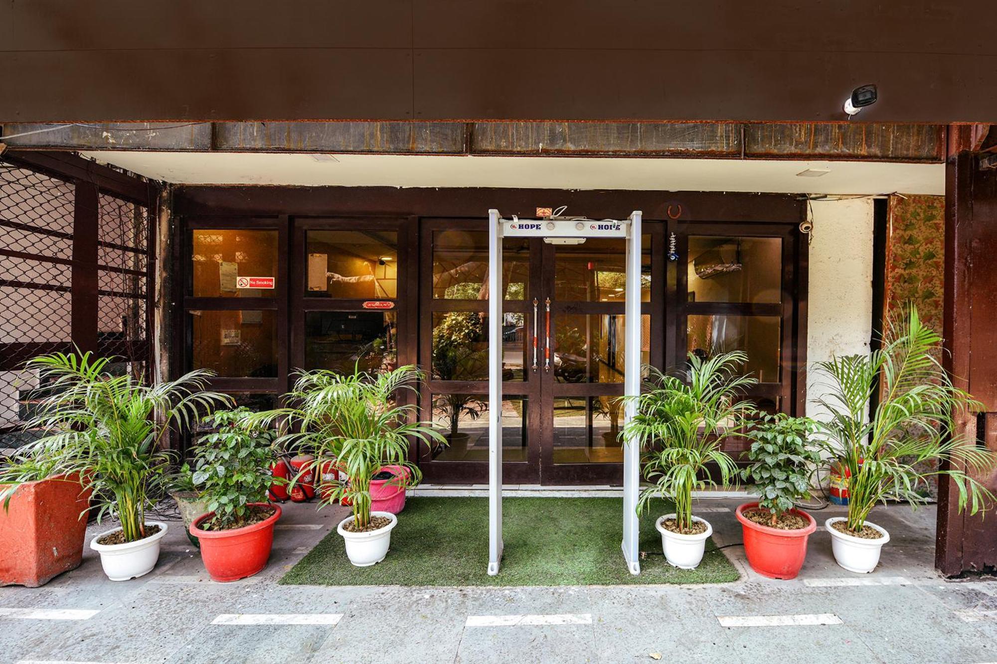 Fabhotel Under Bridge 3* New Delhi
