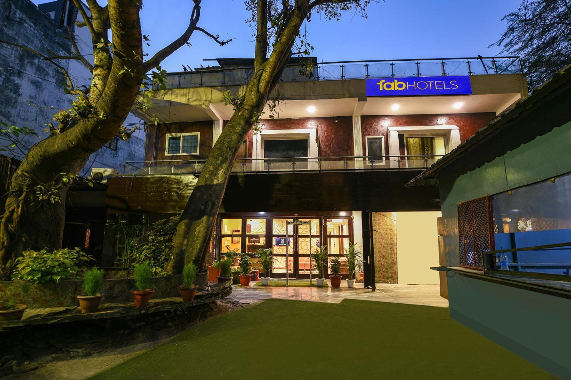 Fabhotel Under Bridge