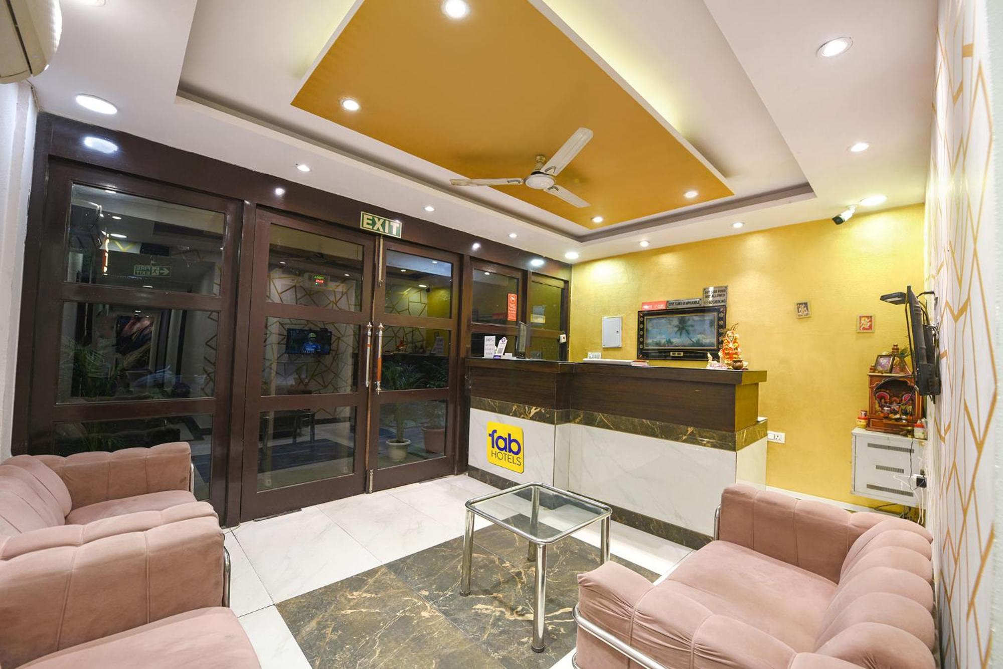 Hotel Fabhotel Under Bridge New Delhi