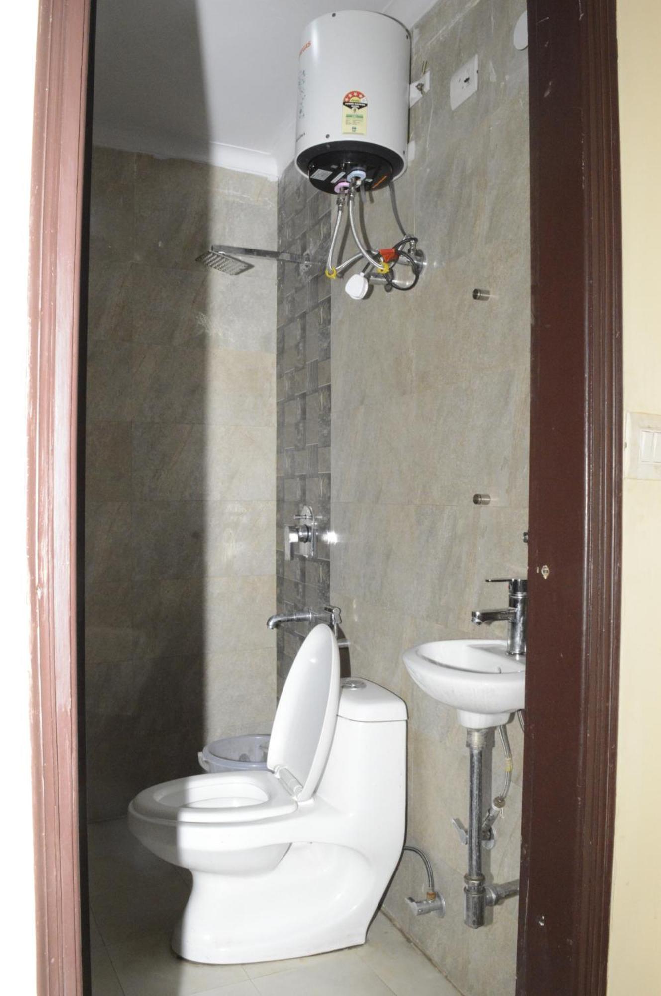 Royal Sky Luxury Near Delhi Airport 3*
