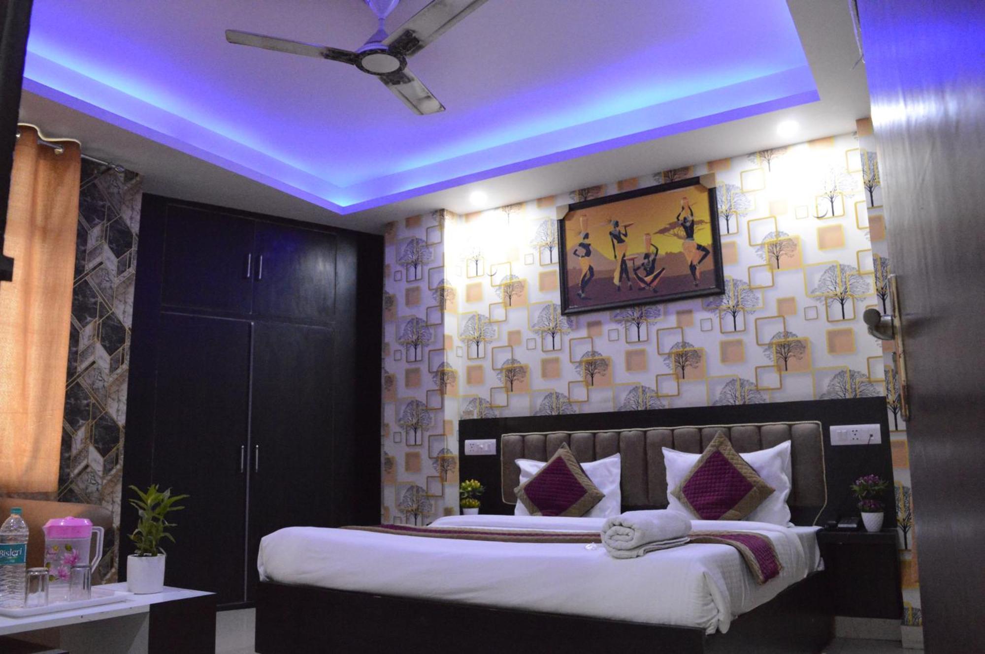 Royal Sky Luxury Near Delhi Airport Hotel