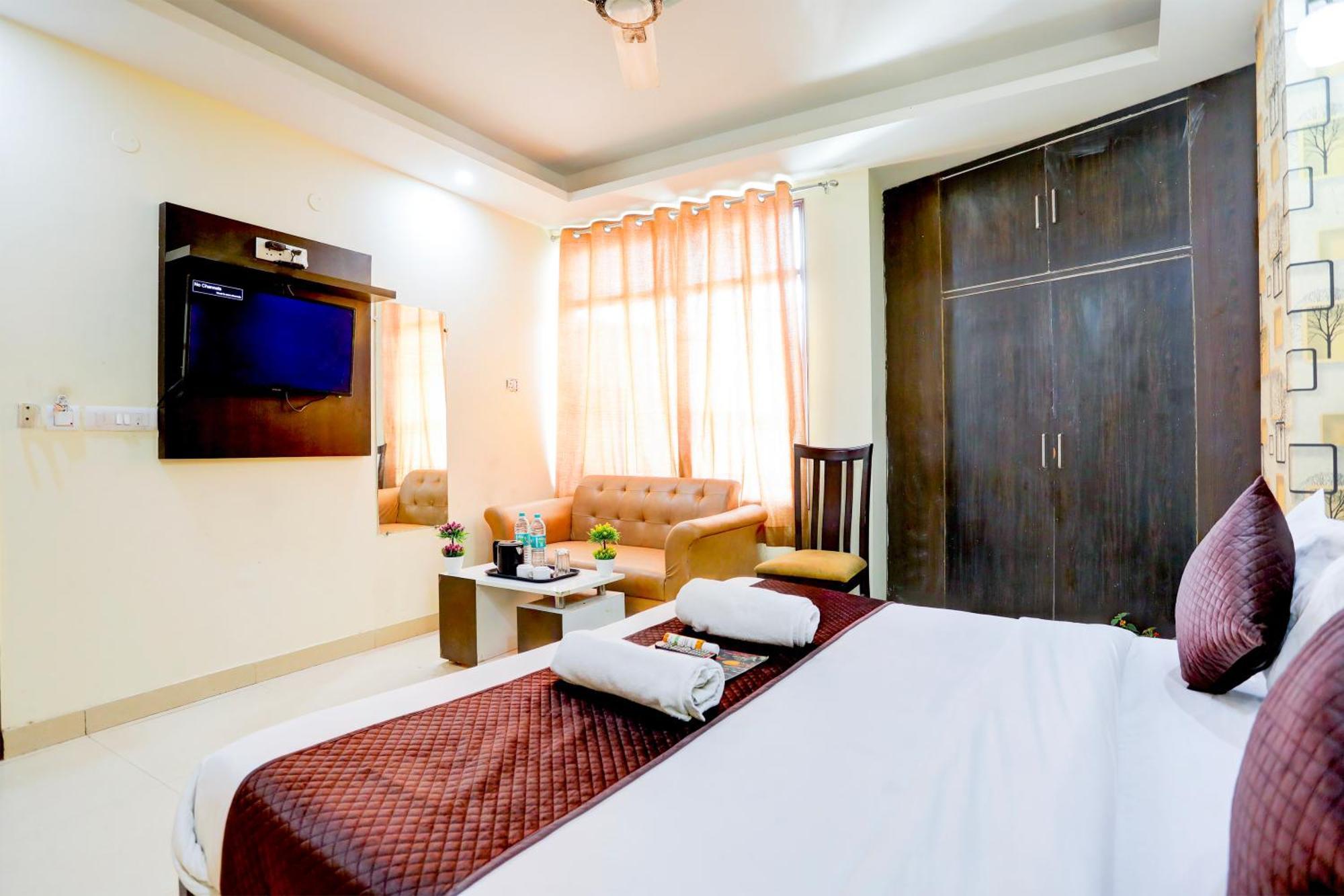Royal Sky Luxury Near Delhi Airport Hotel 3*
