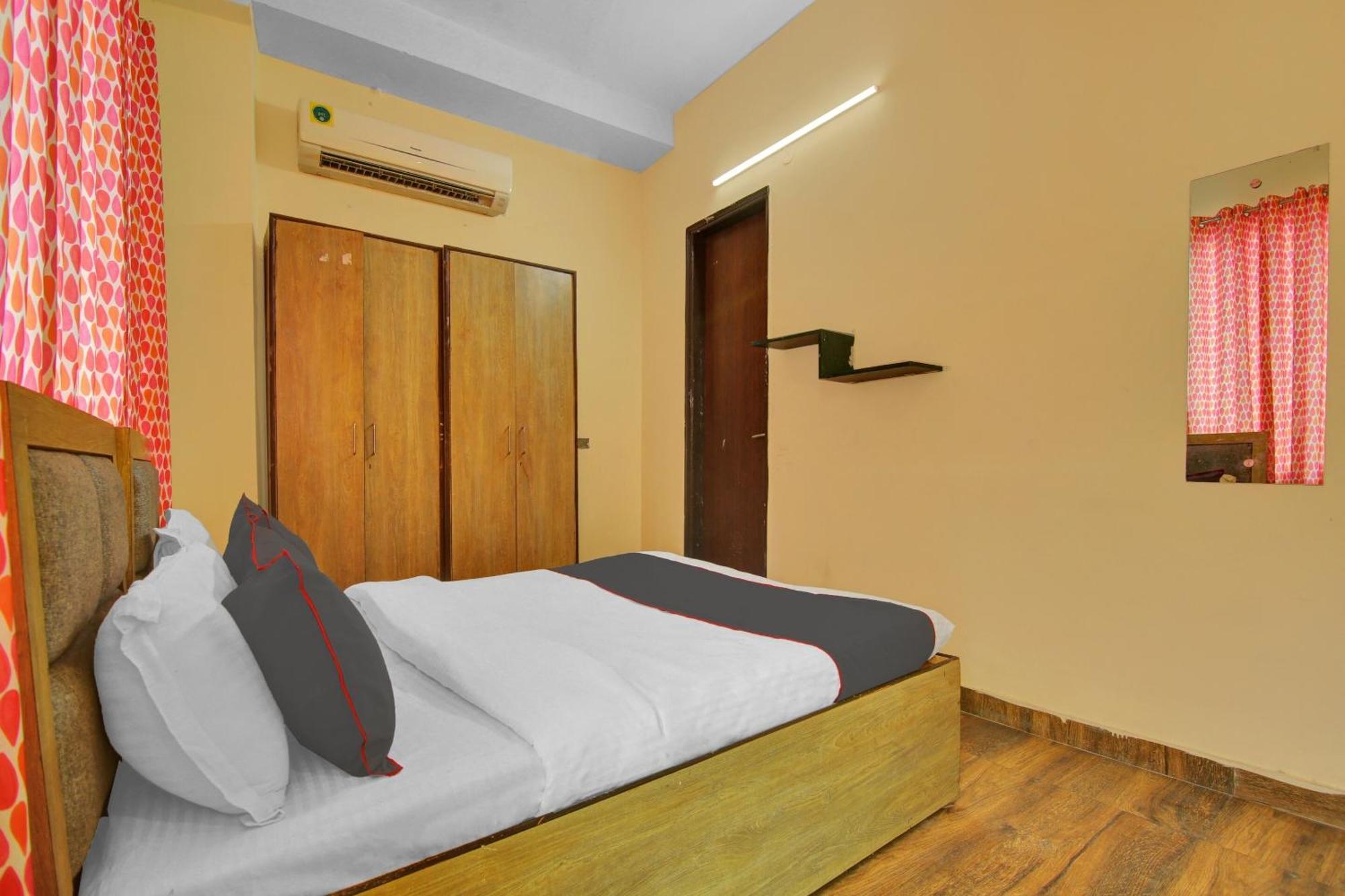 Hotel O The Arrow Near Uttam Nagar East Metro Station 4*