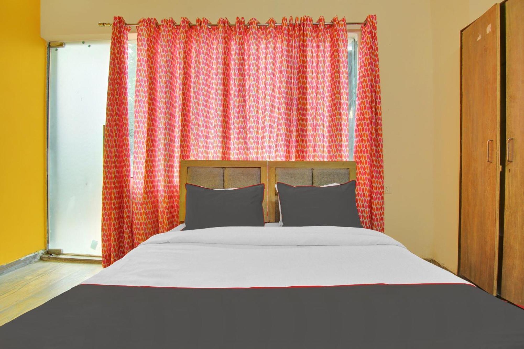 O The Arrow Near Uttam Nagar East Metro Station 4*