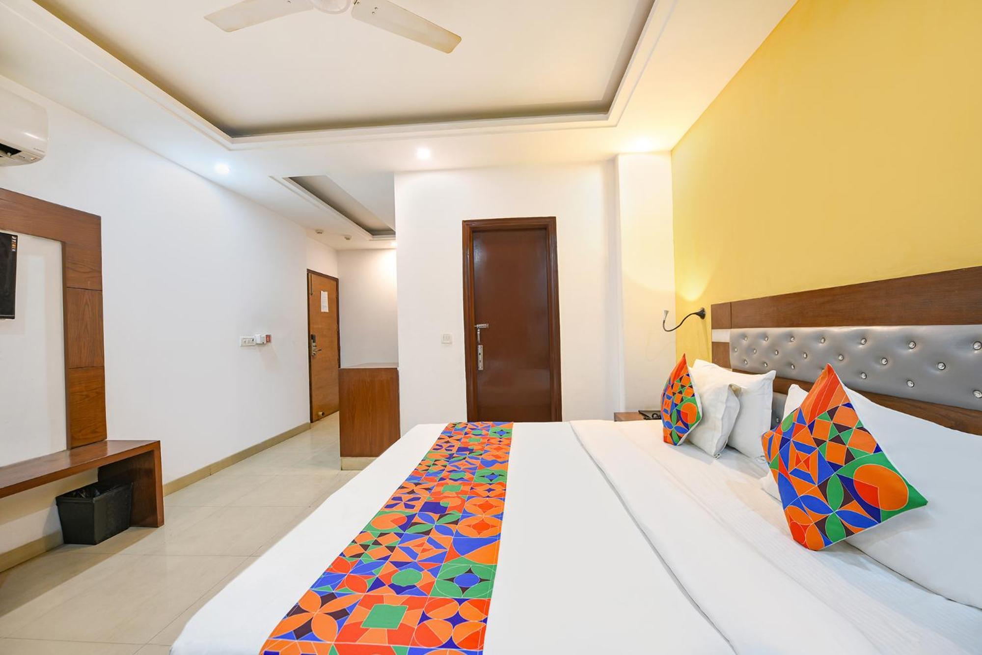 Fabhotel The Kings Plaza Hotel