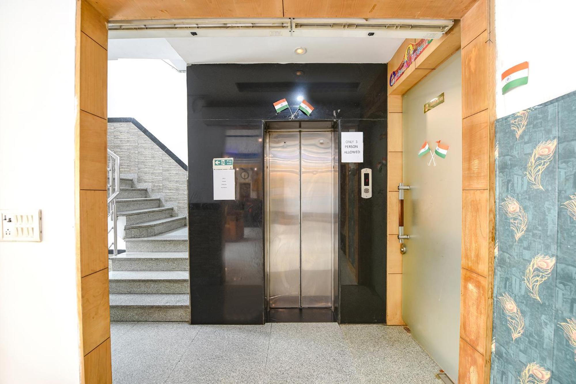 Fabhotel The Kings Plaza Hotel