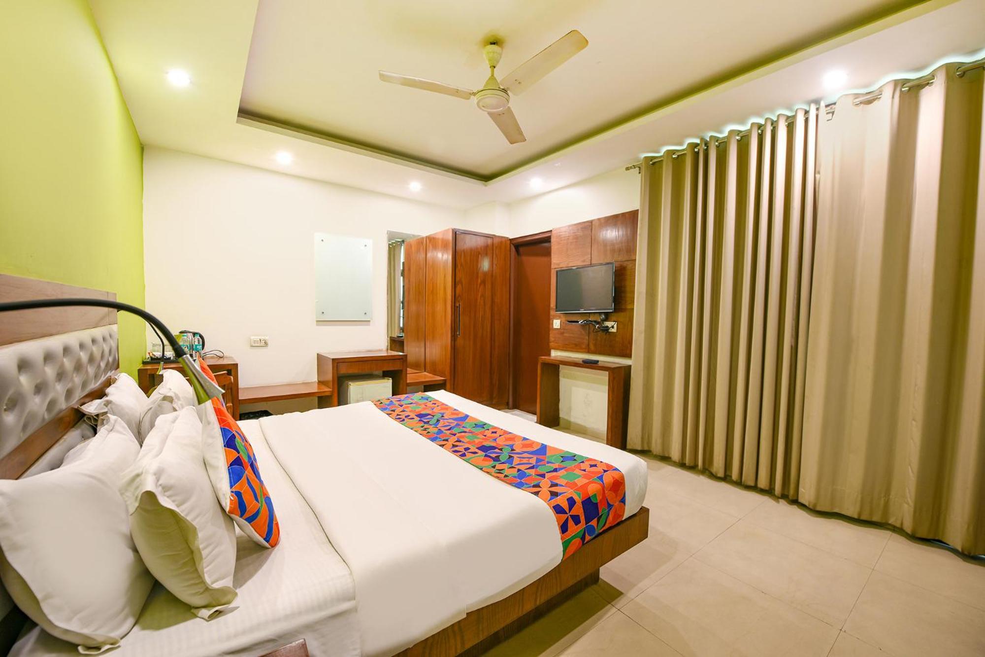Fabhotel The Kings Plaza 3*