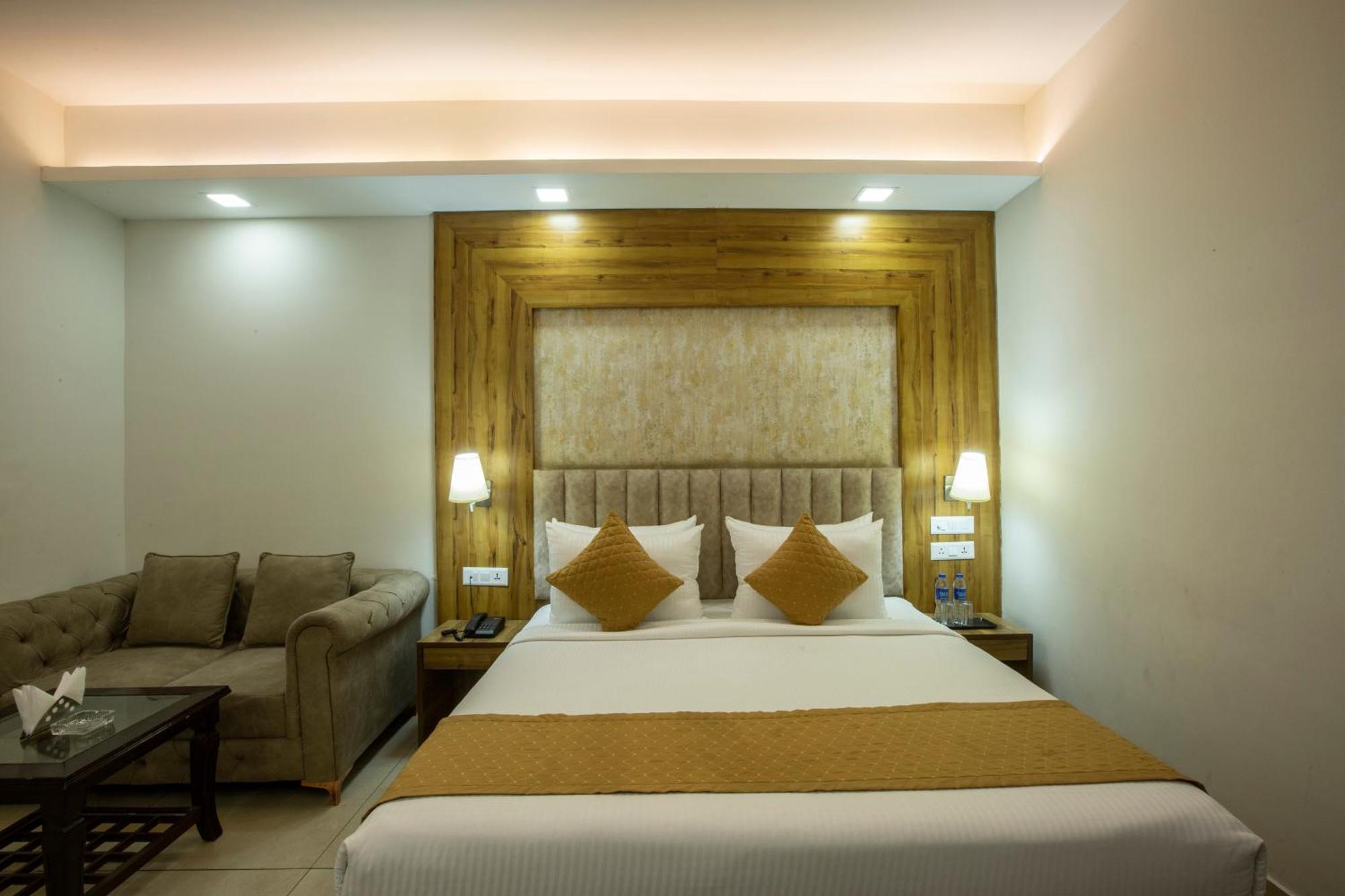 Prithvi Palace Near Spinal Hospital 4* New Delhi