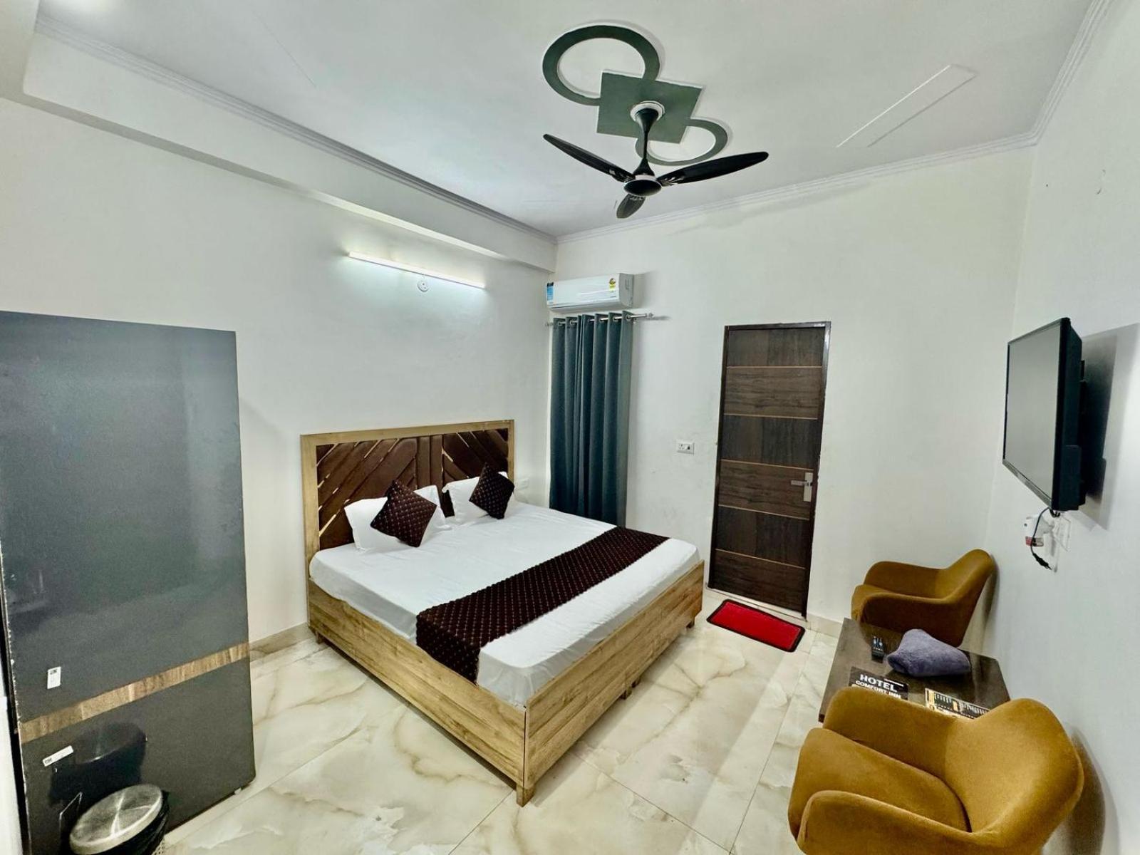 Hotel Comfort Inn, Mundka, New Delhi - Near Nangloi Metro Station