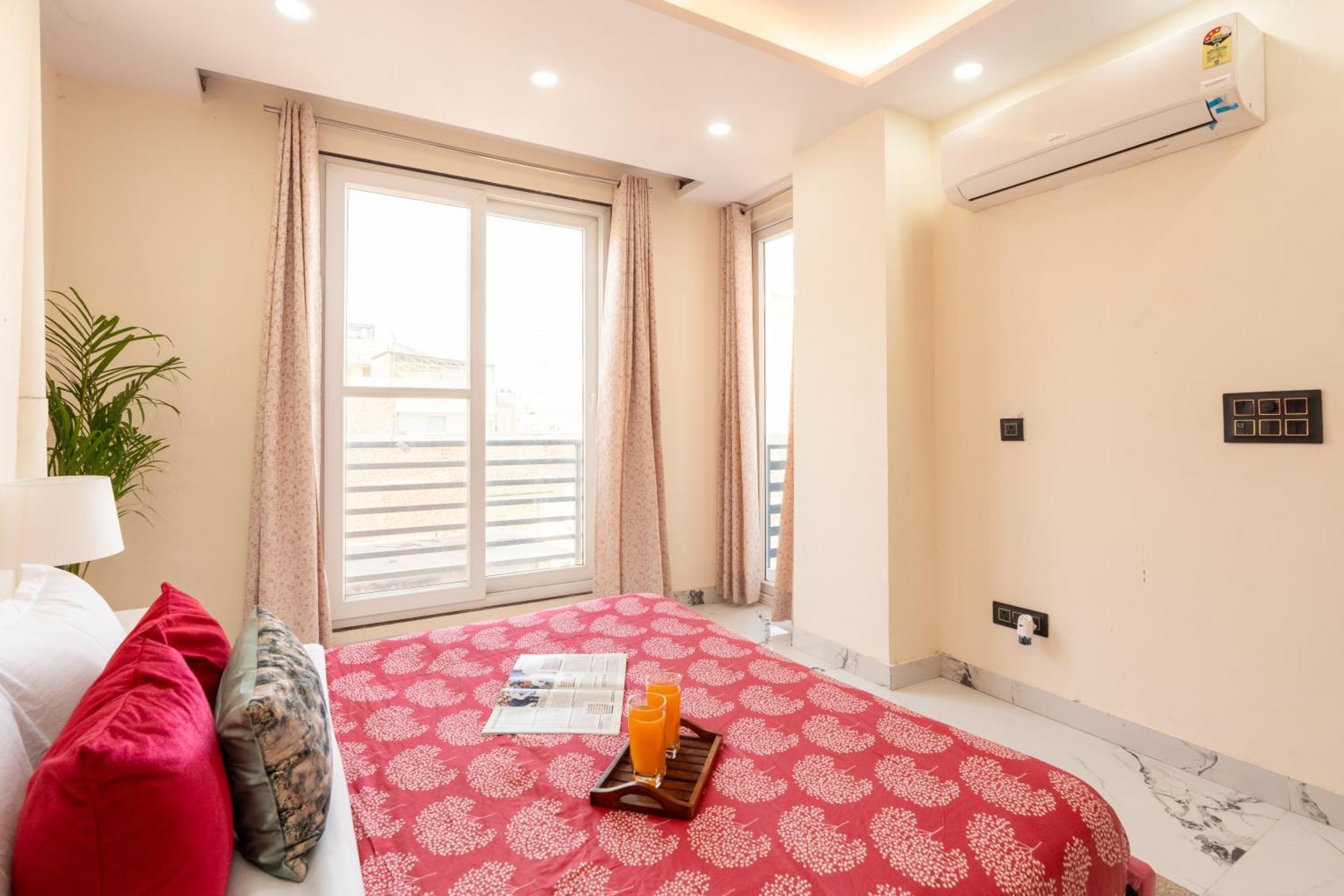 Apartment Homlee-classic 4bhk Flat Del-lift-parking *