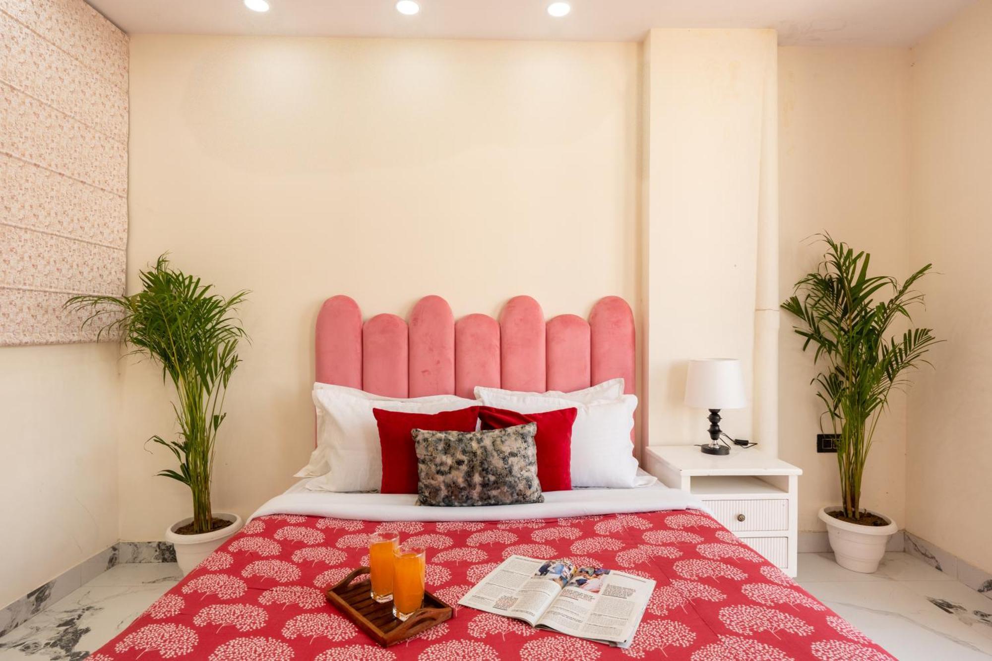 Apartment Homlee-classic 4bhk Flat Del-lift-parking *