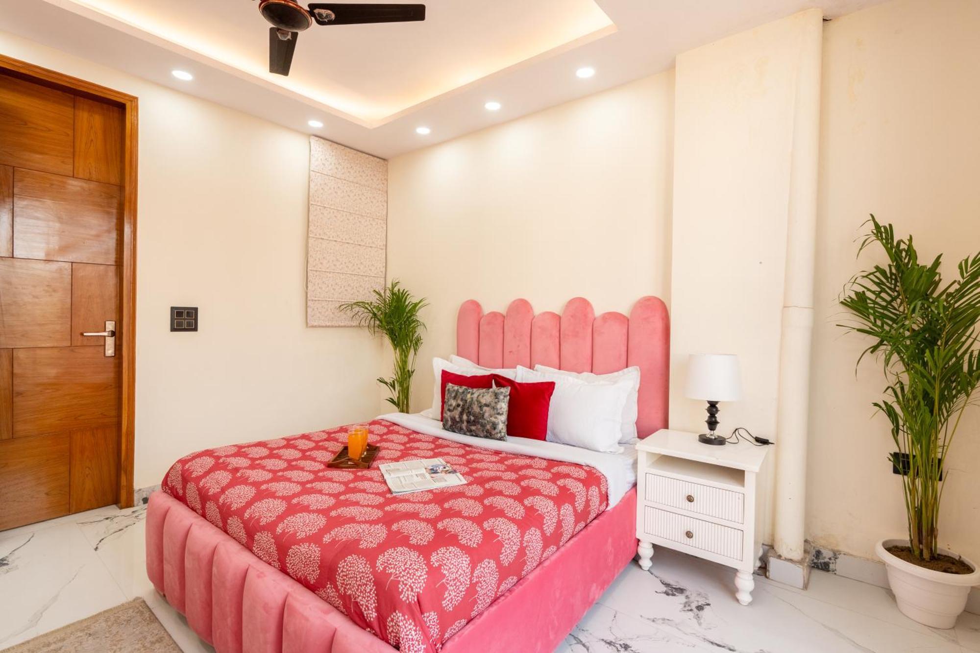 Homlee-classic 4bhk Flat Del-lift-parking *