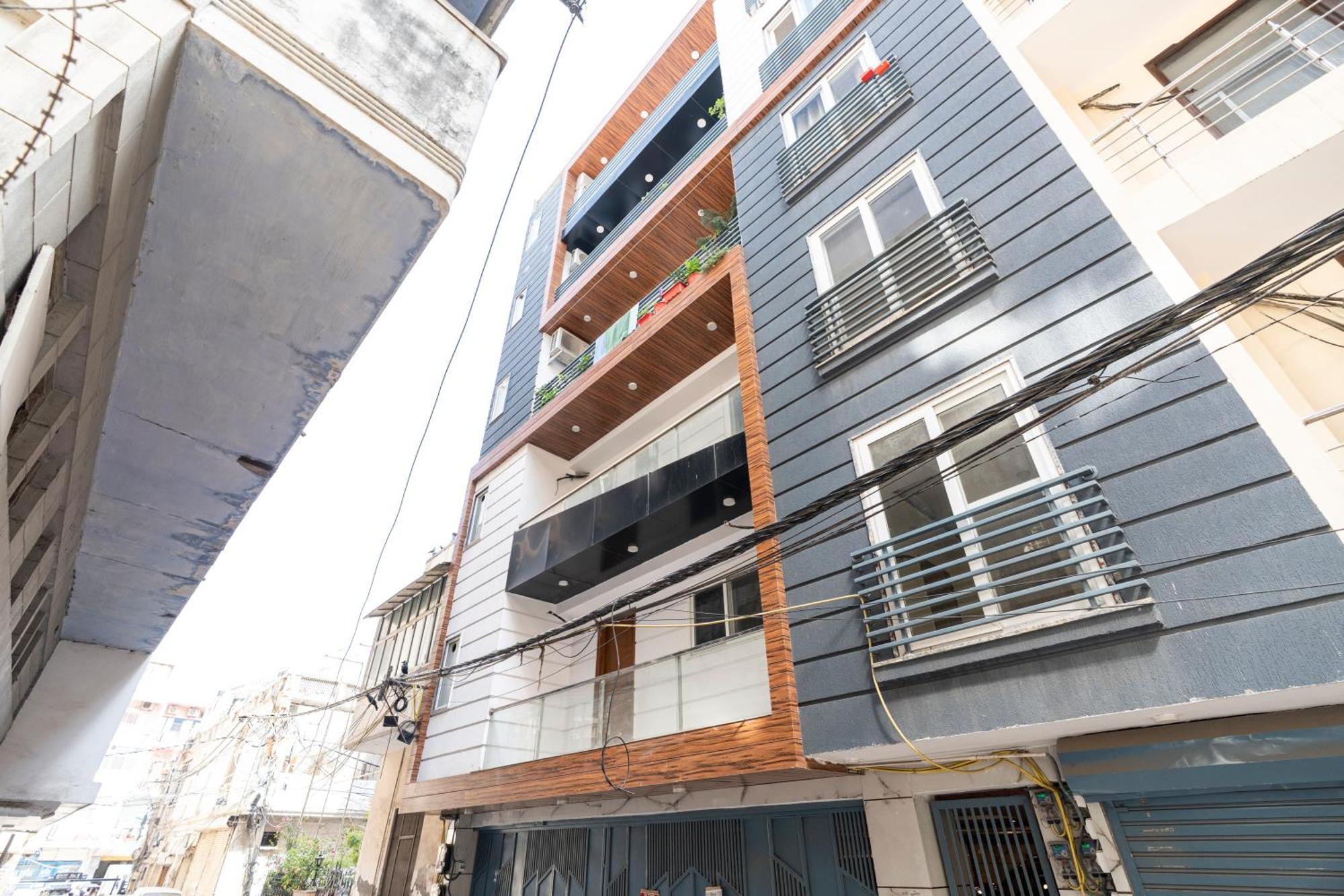 Homlee-classic 4bhk Flat Del-lift-parking *