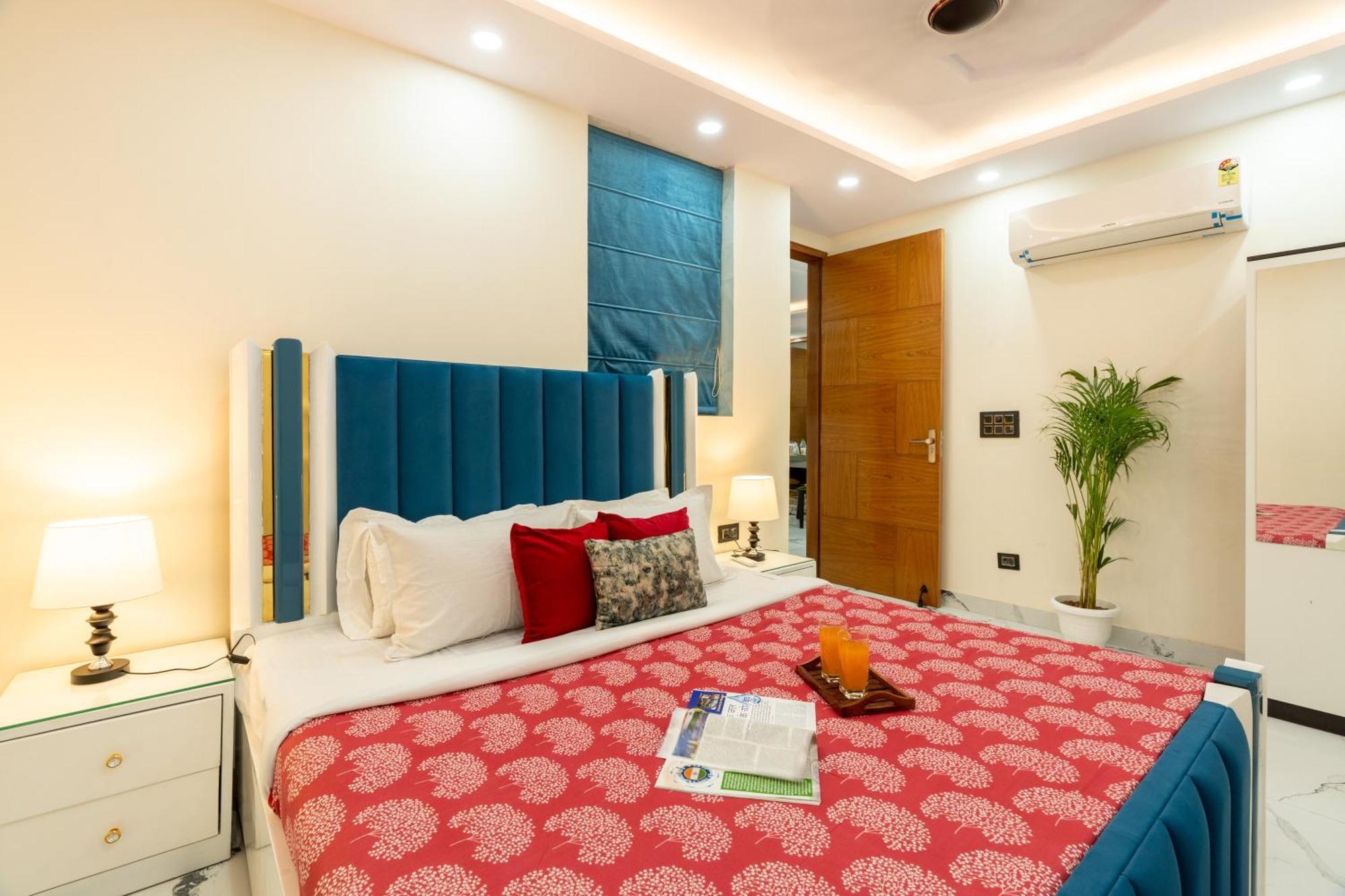Apartment Homlee-classic 4bhk Flat Del-lift-parking *